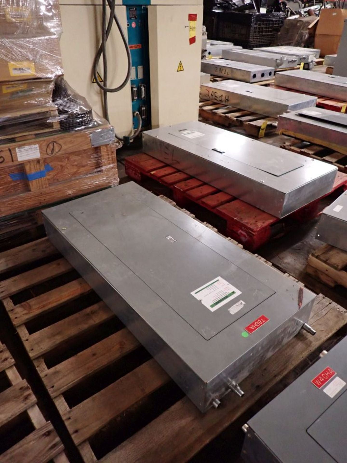 100A Square D NEHB 480Y/277V, 3PH, 4W Panelboard w/ Circuit Breakers & Main Breaker