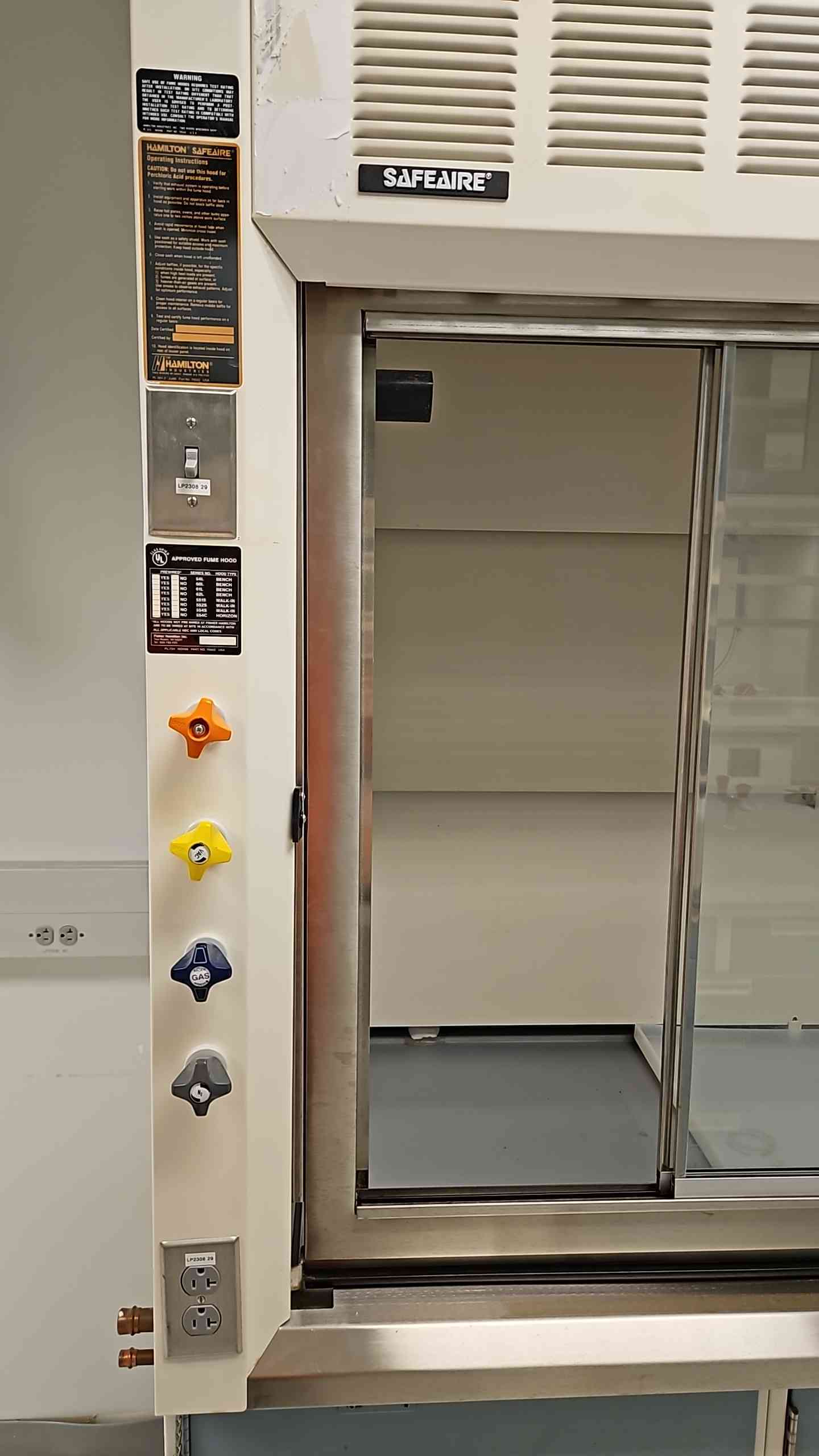 6' SafeAire Fisher Hamilton Fume Hood Ducted w/ Benches (5360AA)