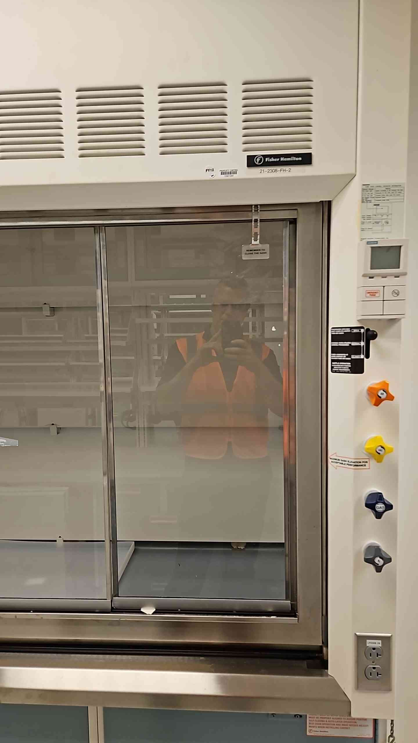 6' SafeAire Fisher Hamilton Fume Hood Ducted w/ Benches (5360AA)