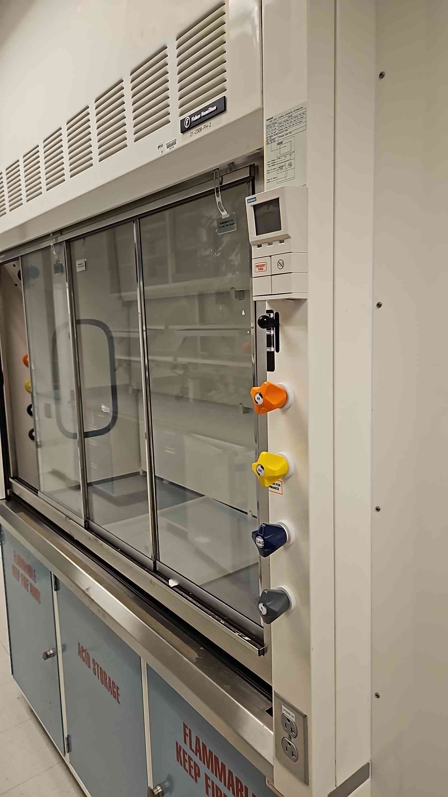 6' SafeAire Fisher Hamilton Fume Hood Ducted w/ Benches (5360AA)