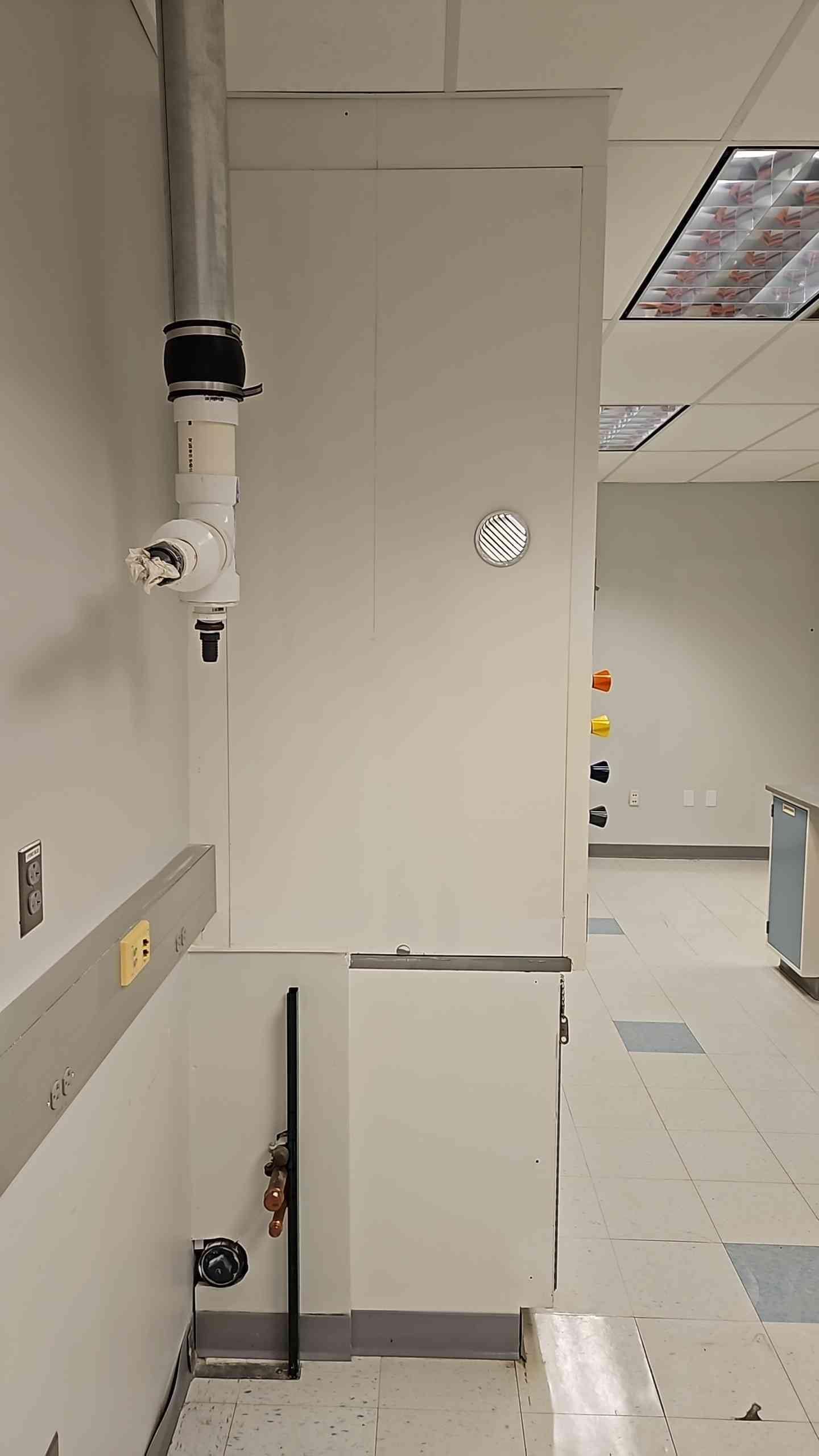 6' SafeAire Fisher Hamilton Fume Hood Ducted w/ Benches (5360AA)