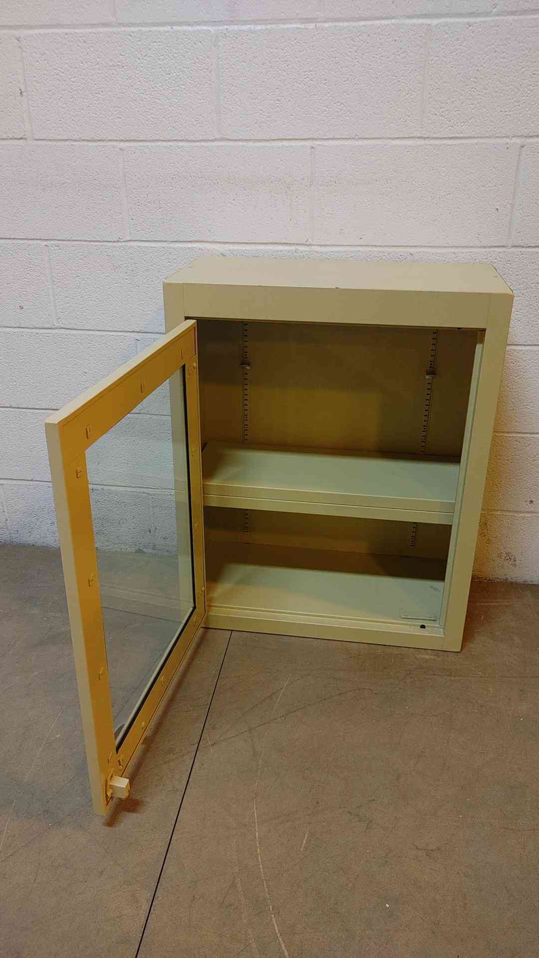 24" Overhead Duralab Cabinet (Q16617)(Q16617)