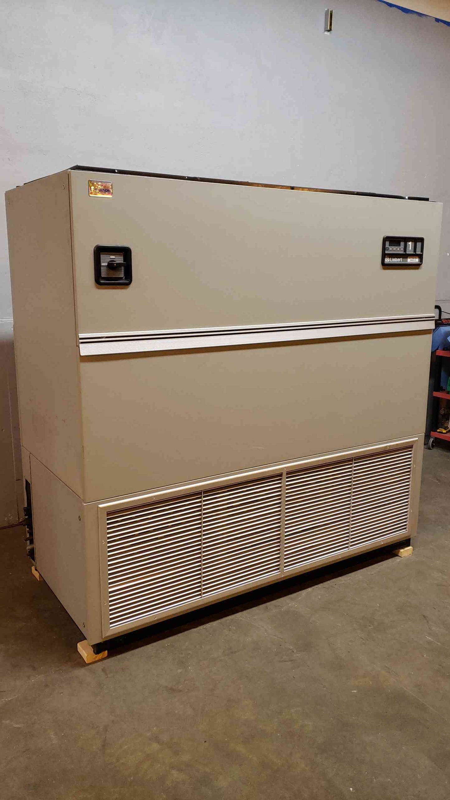 Liebert CRAC Upflow VH125A UAAEI 460v '03 (SKU: 5439AA)(5439AA)