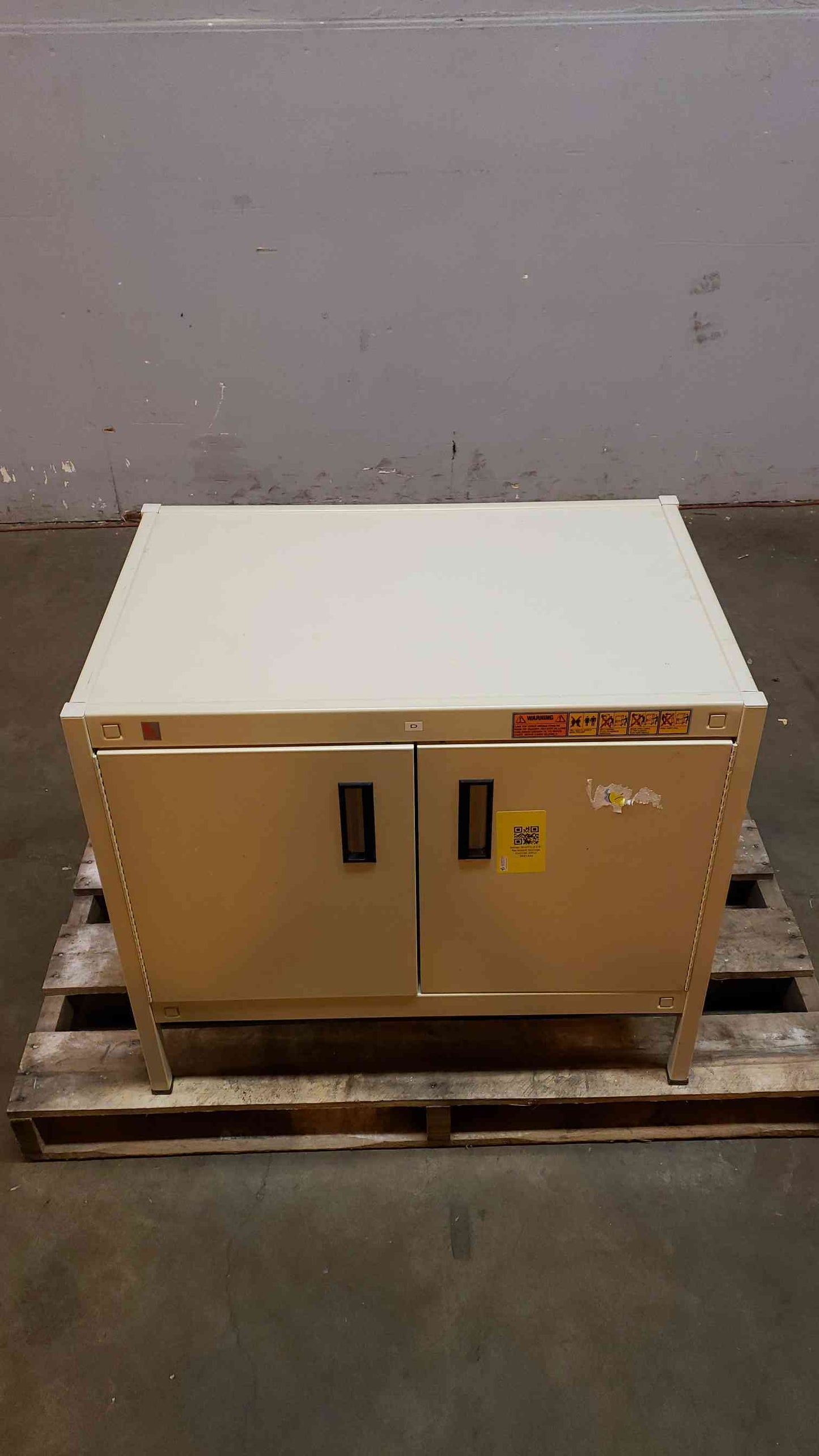 Bretford Storage Cabinet Metal with Exhaust 30x20x27 (SKU: 3981AA)(3981AA)