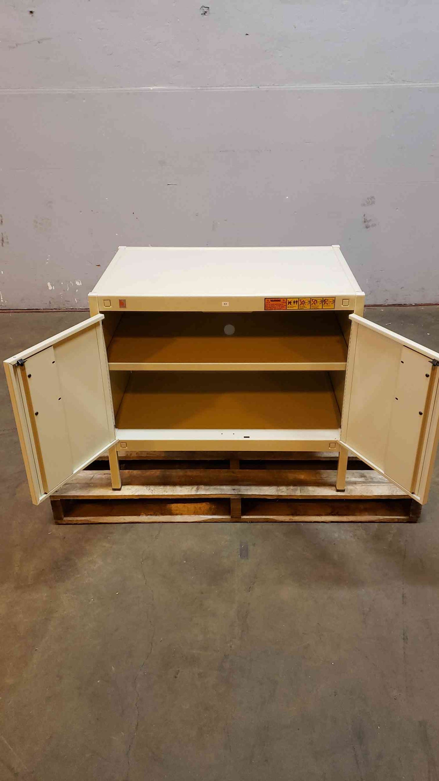 Bretford Storage Cabinet Metal with Exhaust 30x20x27 (SKU: 3981AA)(3981AA)