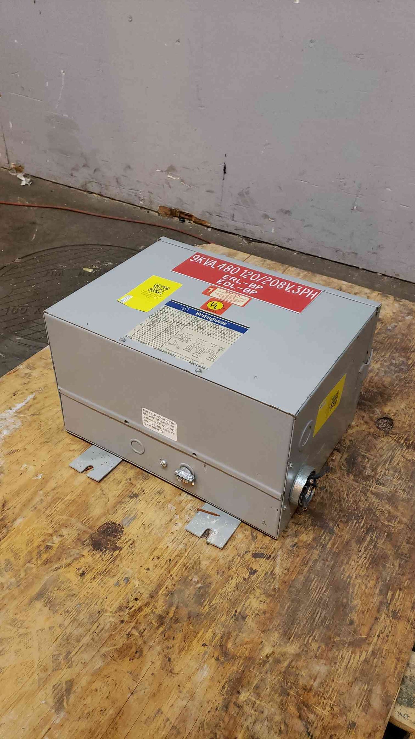 Westinghouse 9KVA Dry Type Transformer 480v x 208/120v Y48D28T09N SKU: 2953(2953AA)