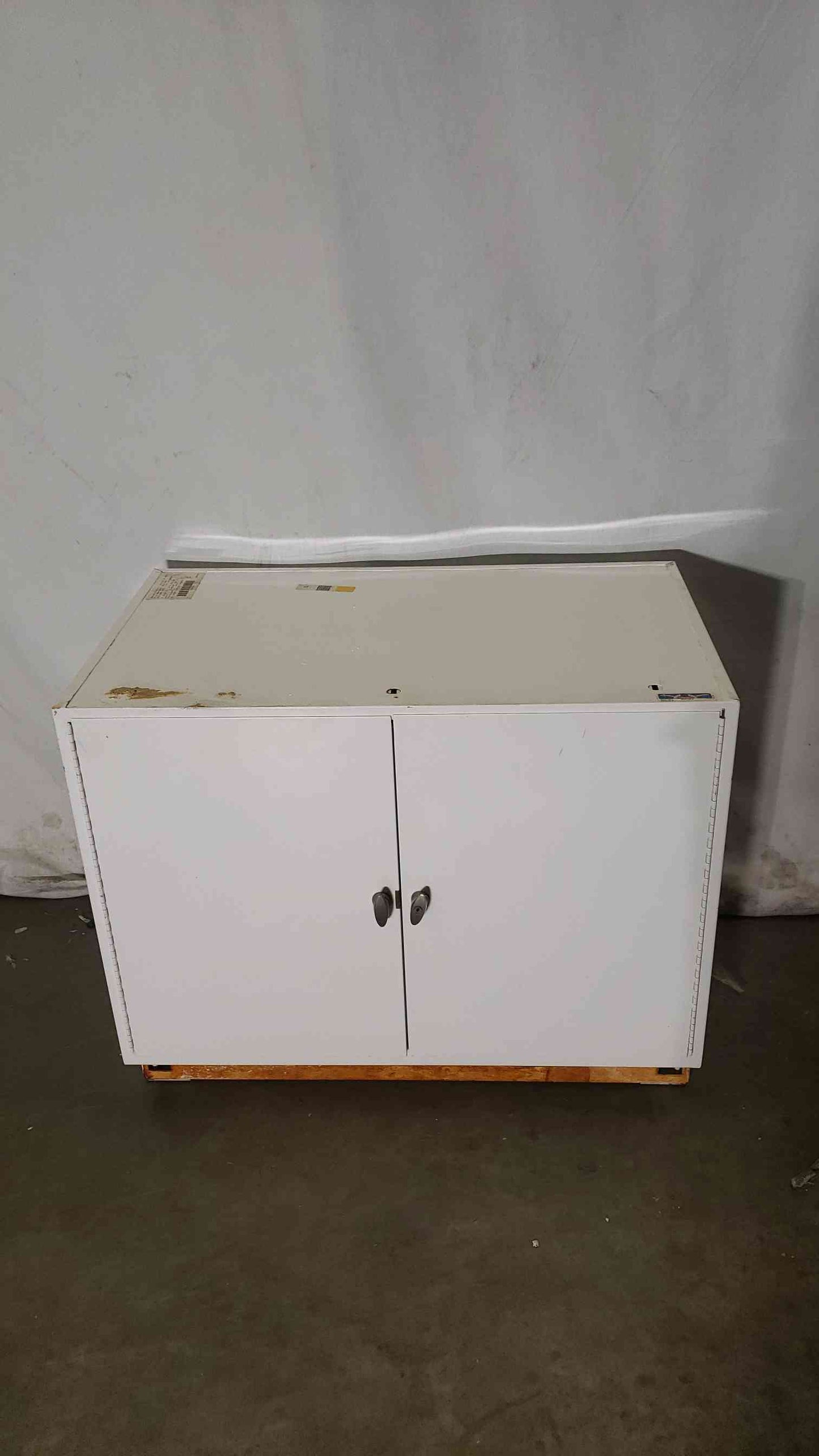 36x22x30White Flammable Cabinet(100237)