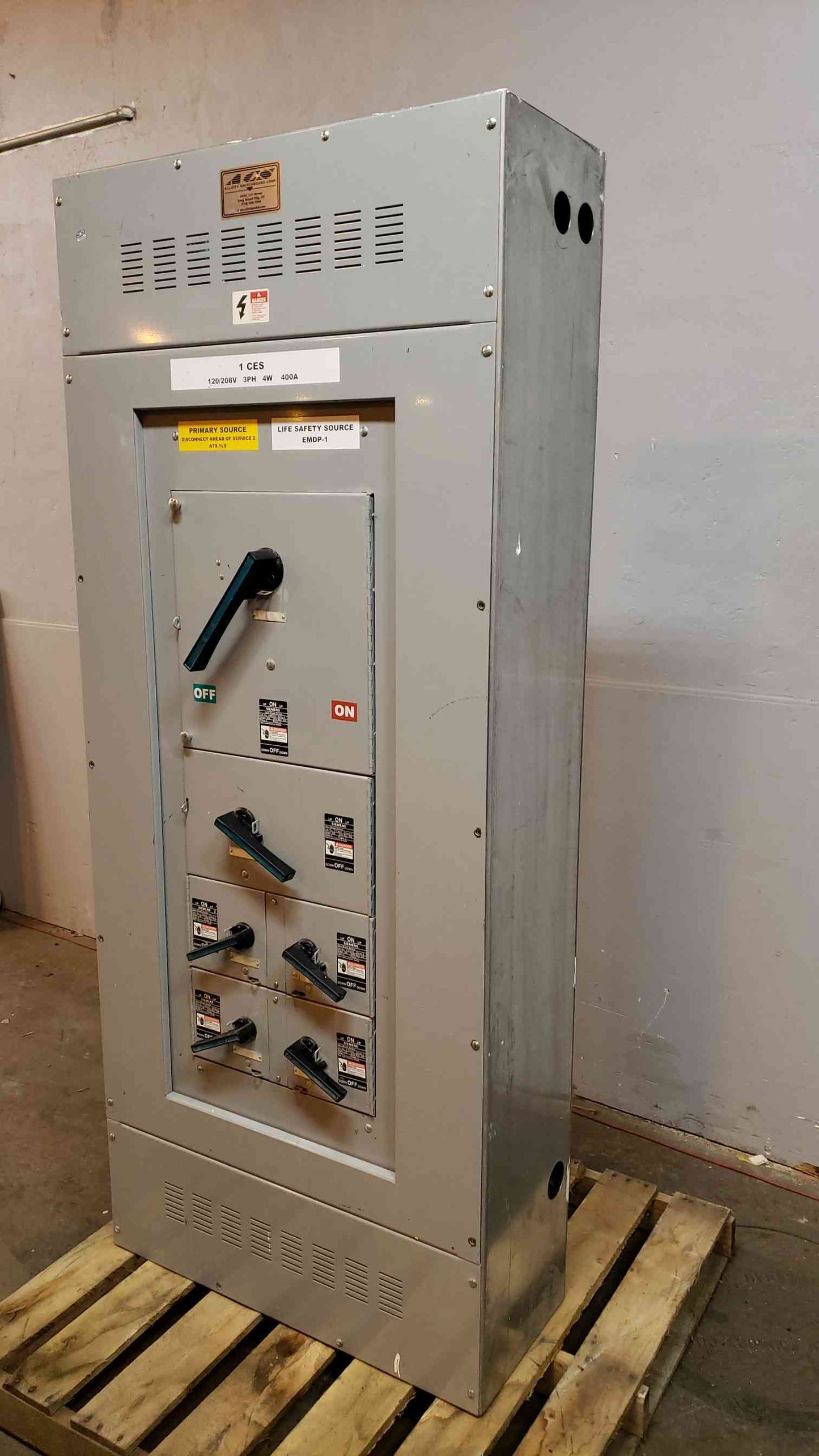 Siemens 400A 120/208v Switchboard 6 Switches(Q16533)