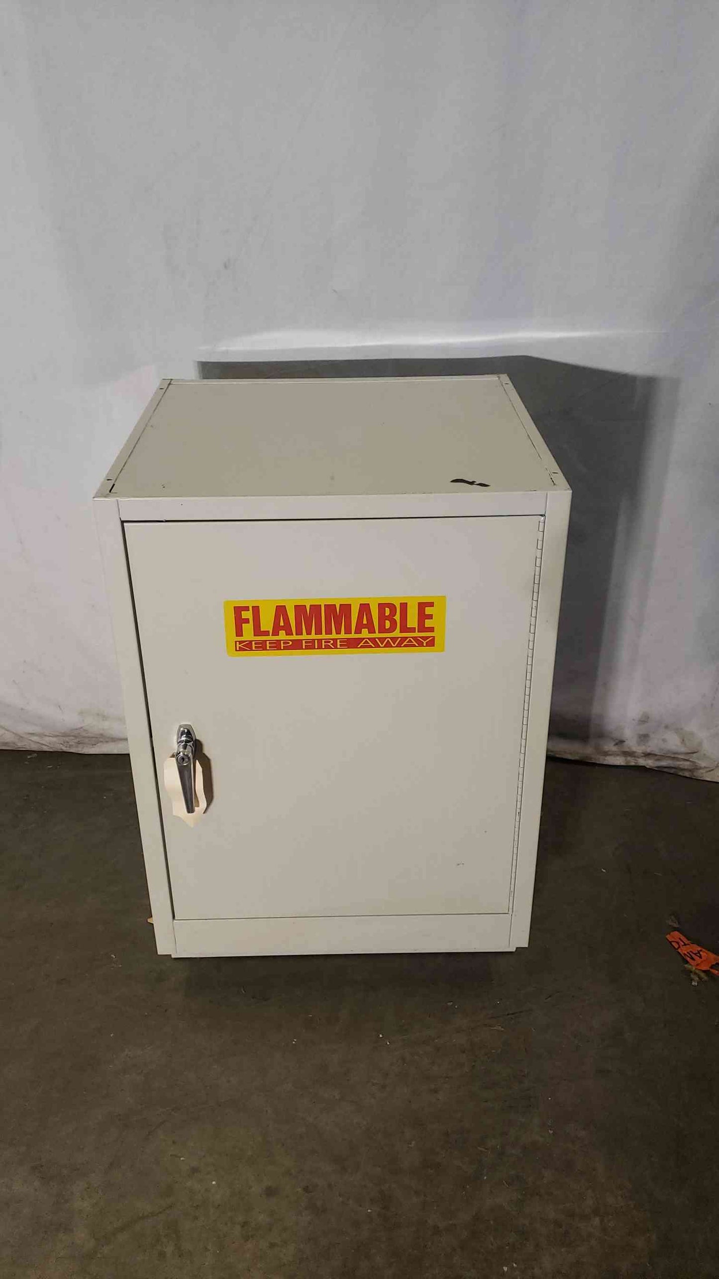24x22x35 1 Door Flammable Cabinet(100247)