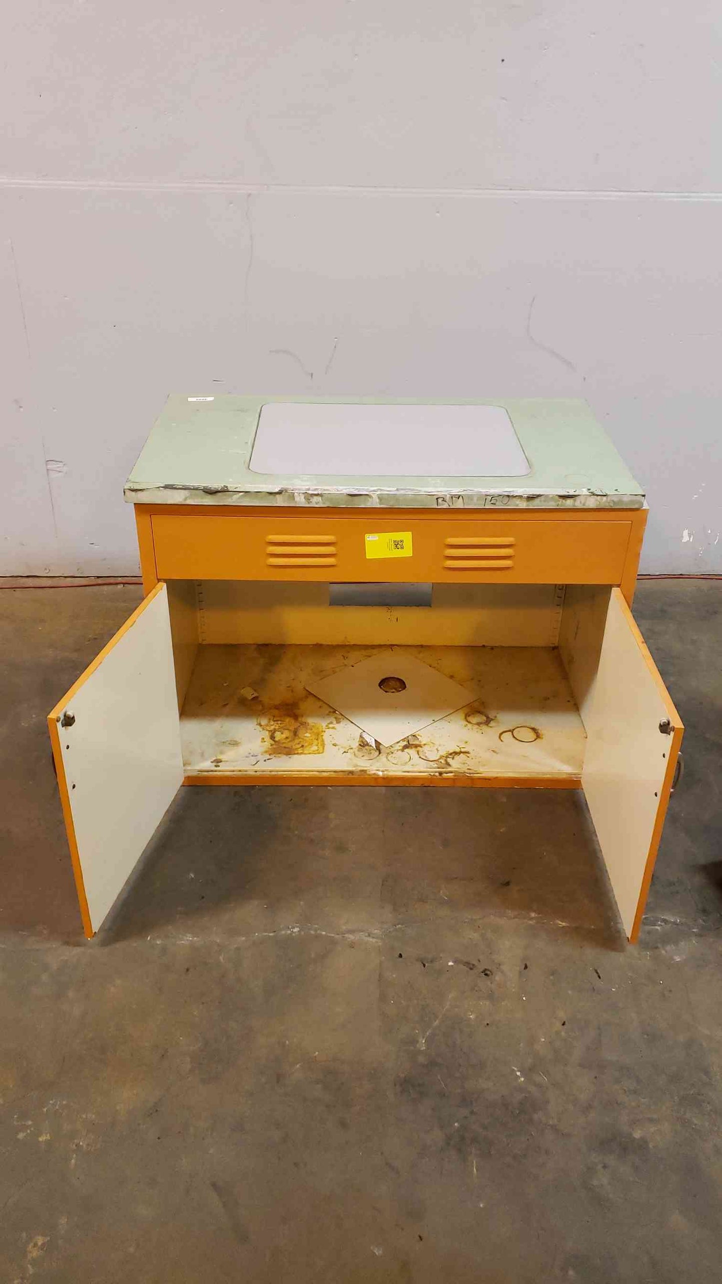 Kewaunee Casework Lab Bench 3' 1/2 with Counter Top(100002)