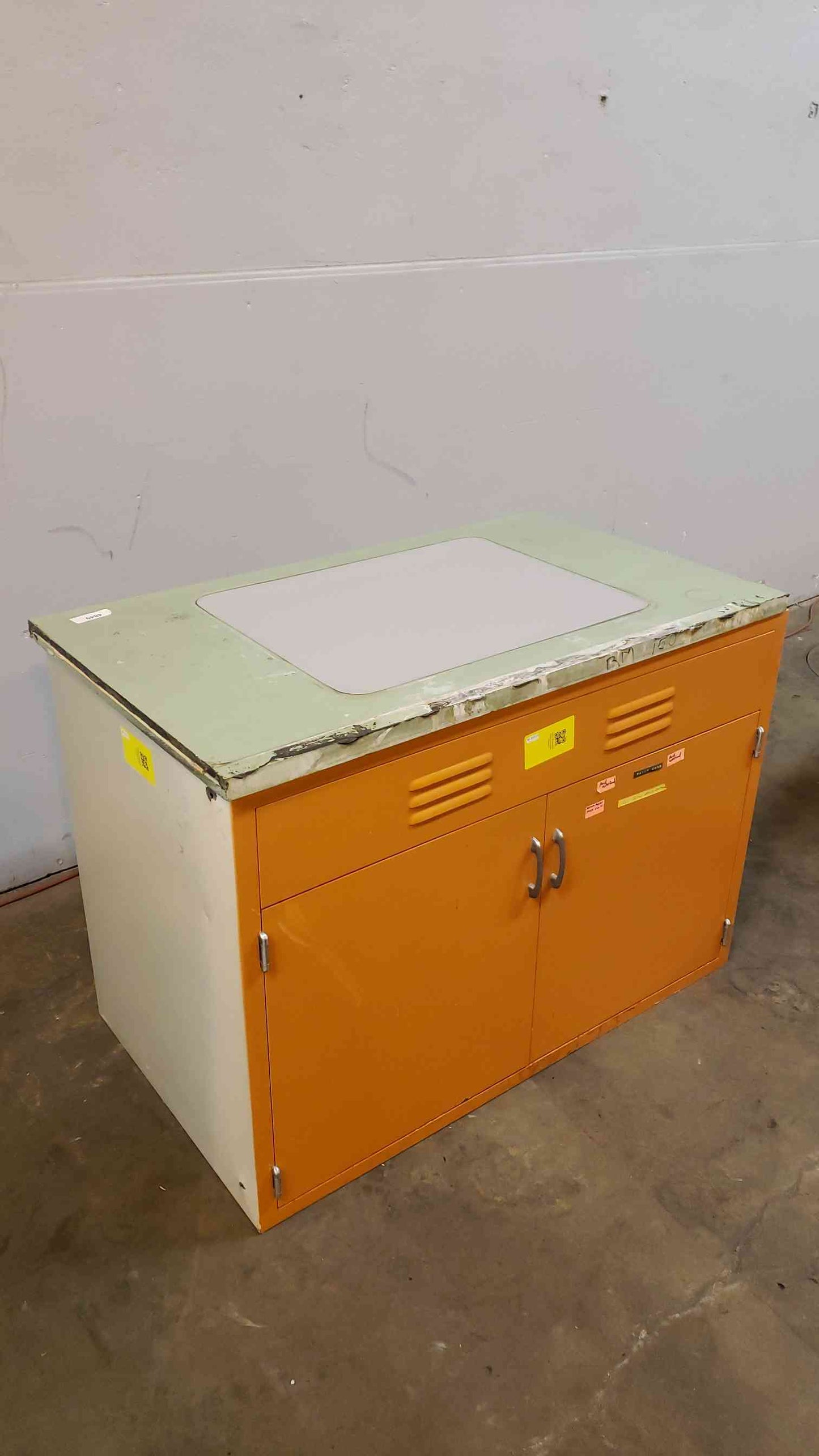 Kewaunee Casework Lab Bench 3' 1/2 with Counter Top(100002)