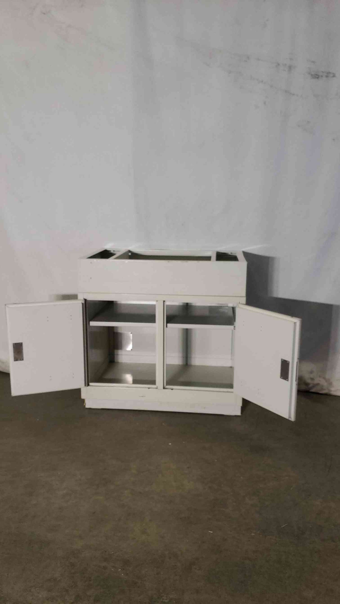 36x22x35 Flammable Cabinet White.(100239)