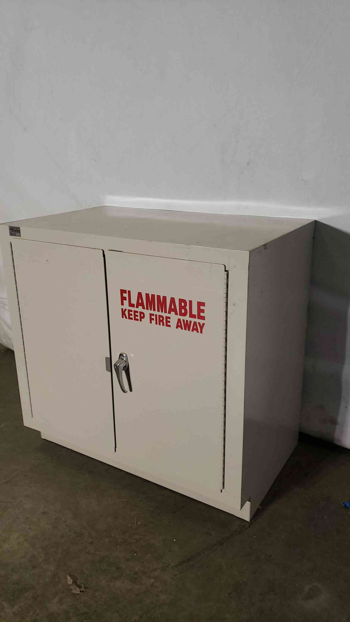 36x22x35 Flammable Casework With Lock.(100252)