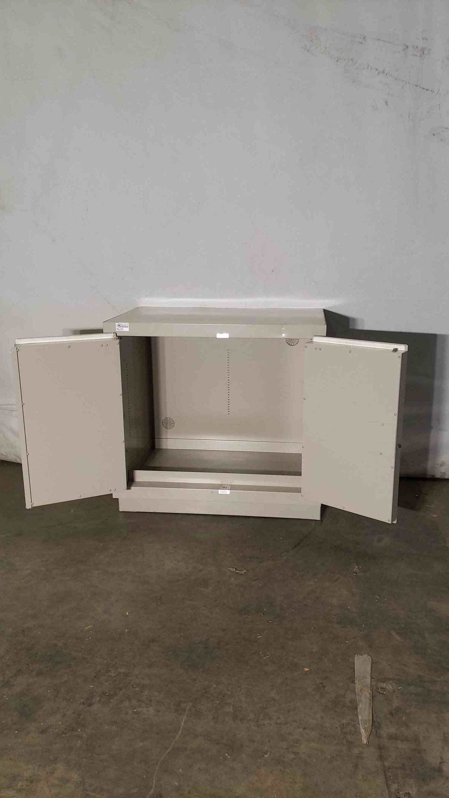 36x22x35 Flammable Casework With Lock.(100252)