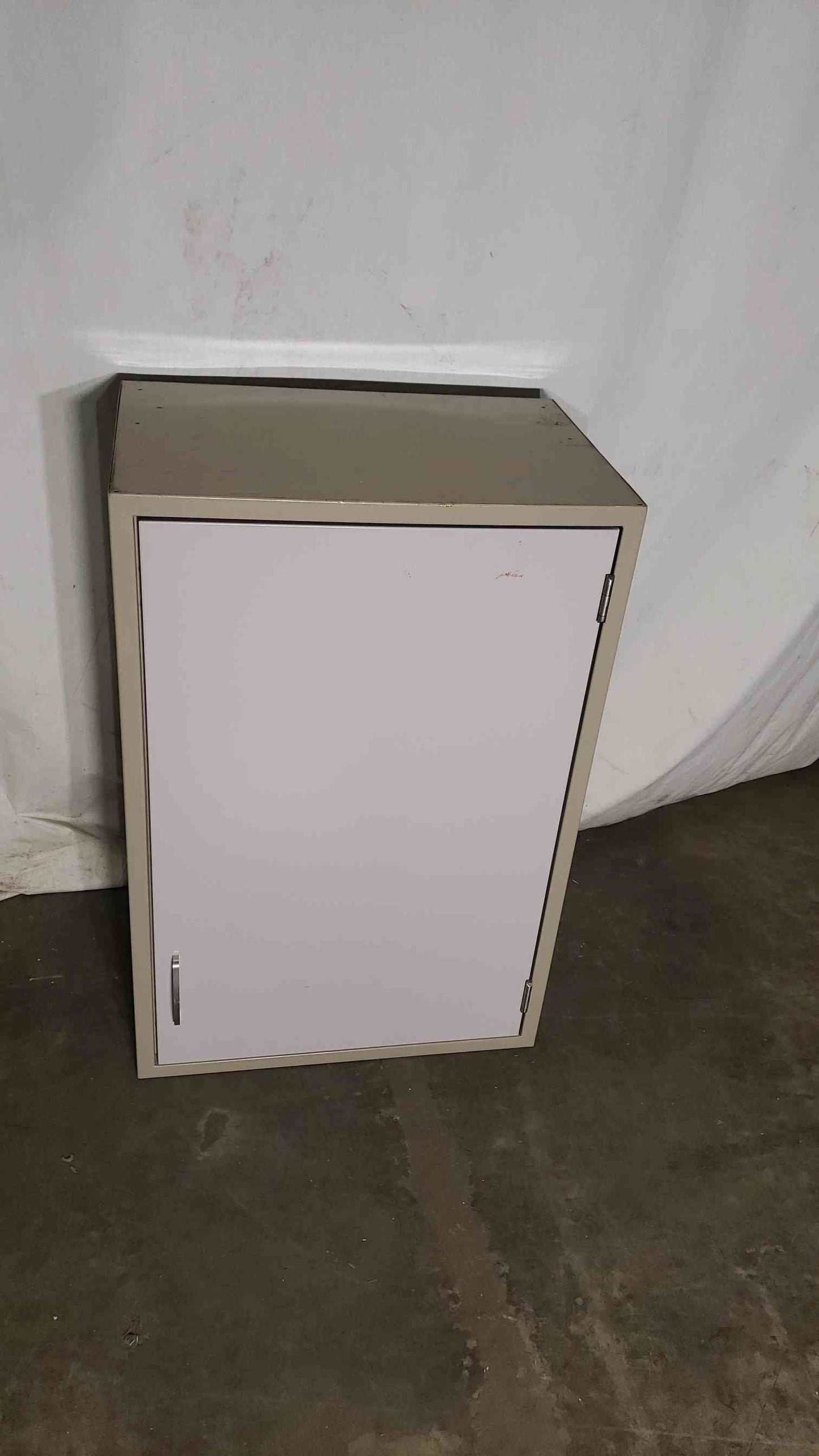 24" Kewaunee Overhead Cabinet(100062)