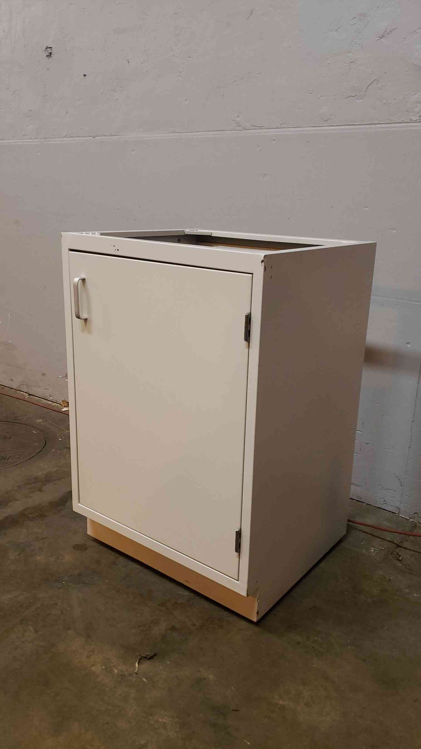 24x22x35 1 Door Casework(100401)