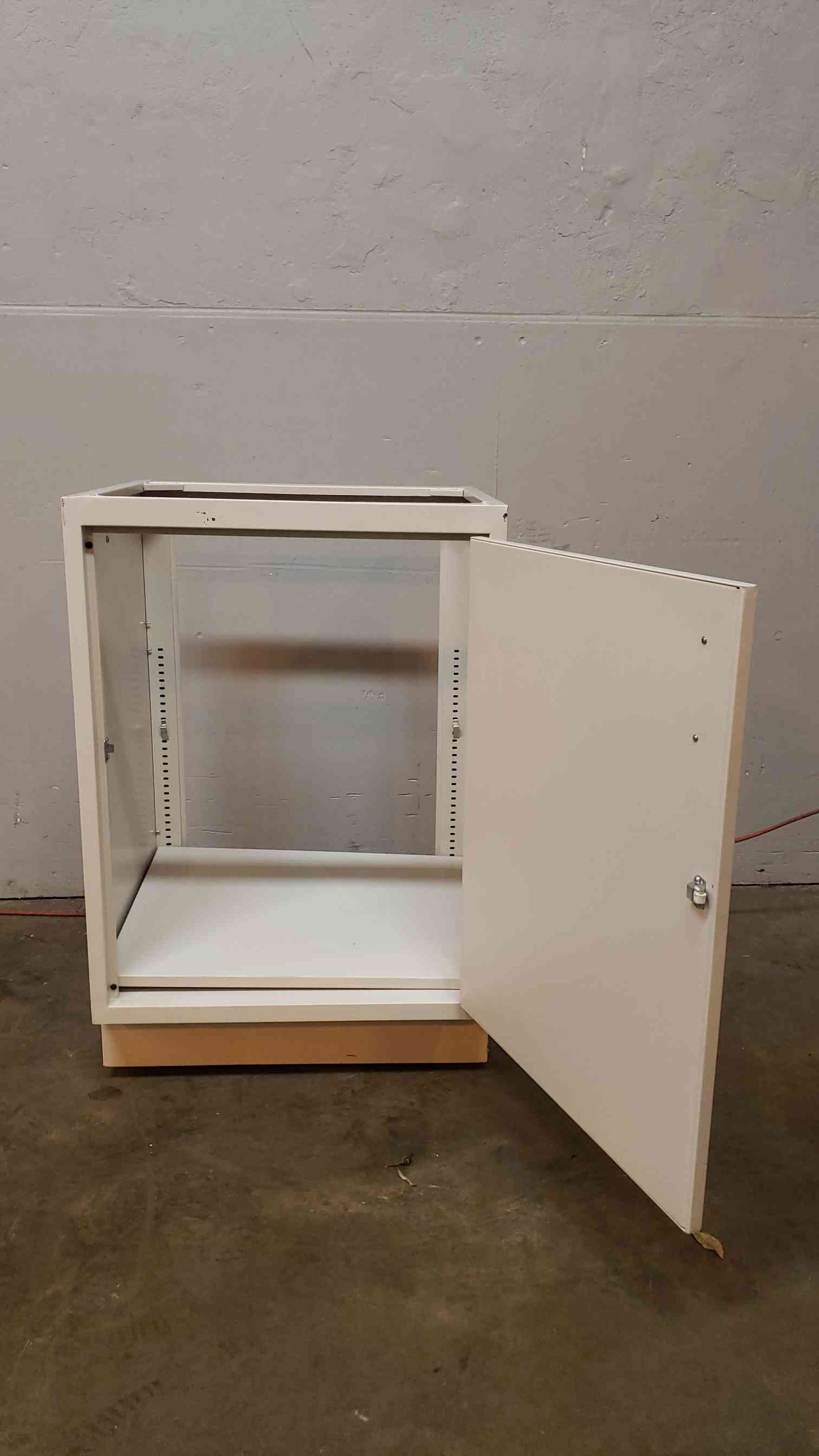 24x22x35 1 Door Casework(100401)