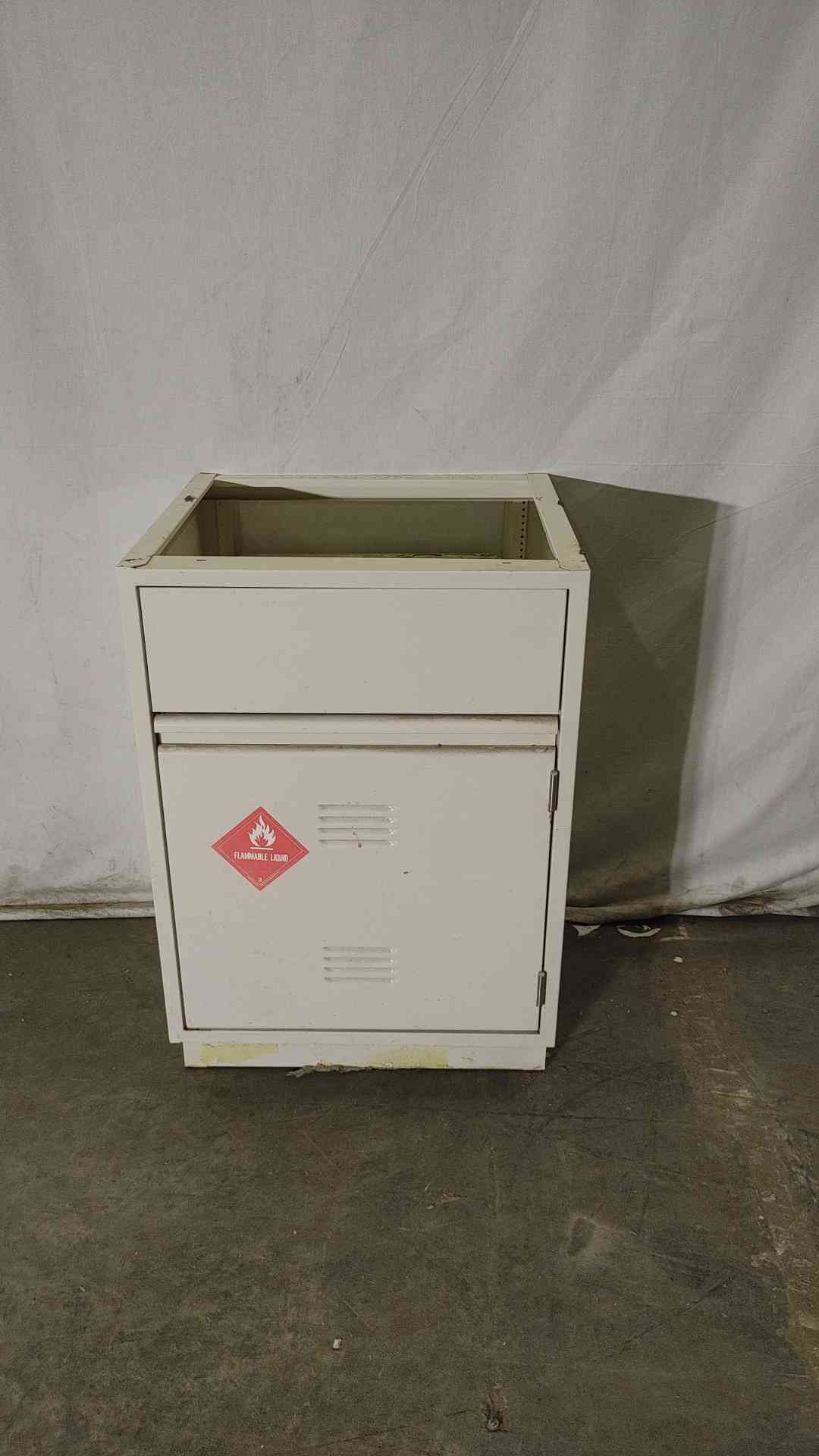 24x22x36 Contoured Flammable Cabinet(100262)