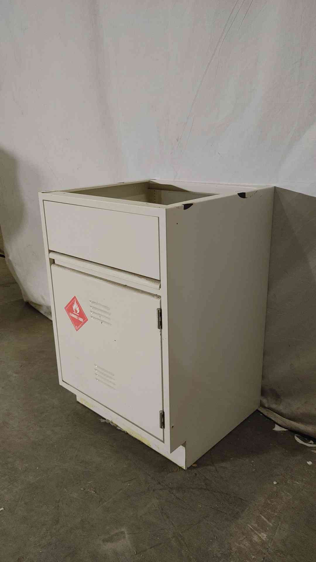 24x22x36 Contoured Flammable Cabinet(100262)