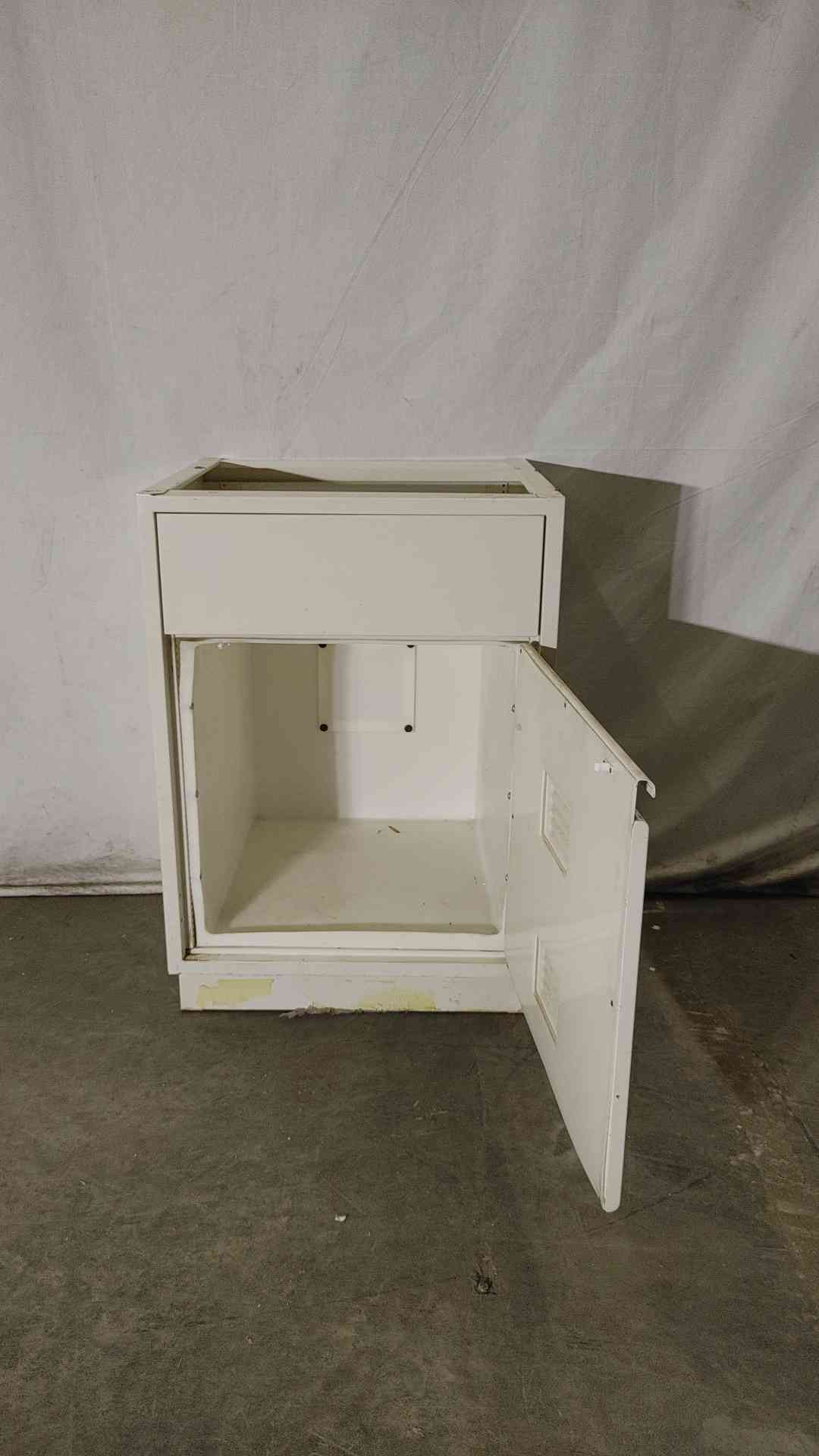 24x22x36 Contoured Flammable Cabinet(100262)