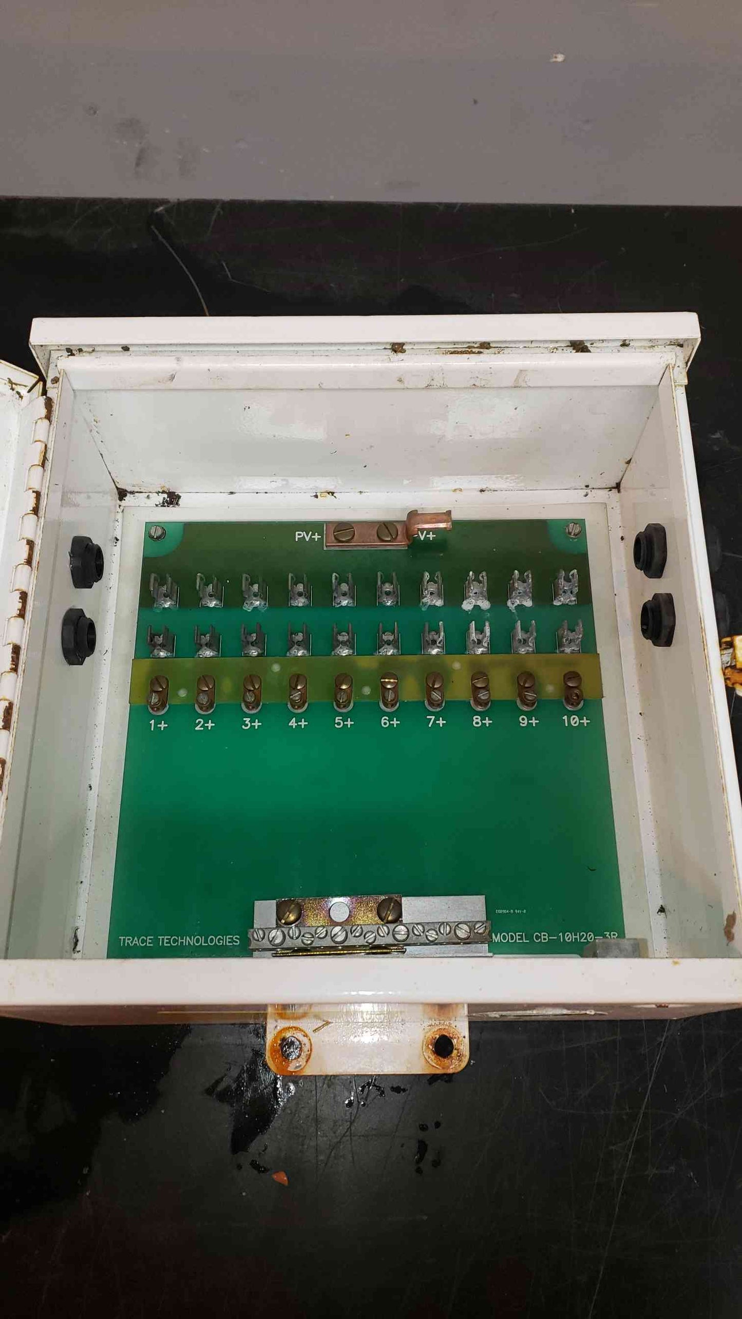 Xantrex CB-10H15-3R 10 String 600V Solar PV Combiner Box Cooper B-Line 3R