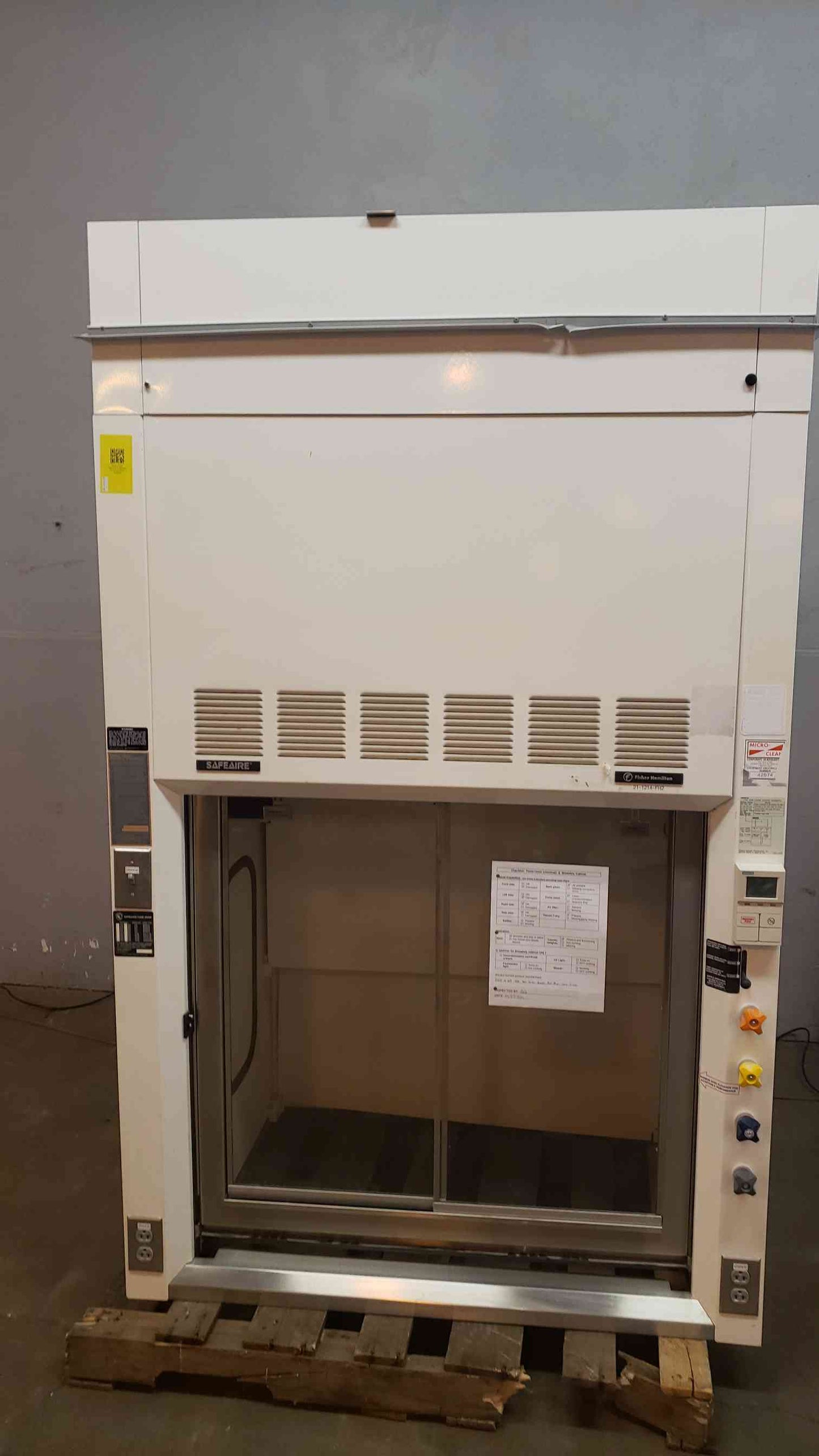 Fisher Hamilton 4' Safeaire Fumehood 2 Direction Sash Monitor & Bench (SKU: 4068AA)