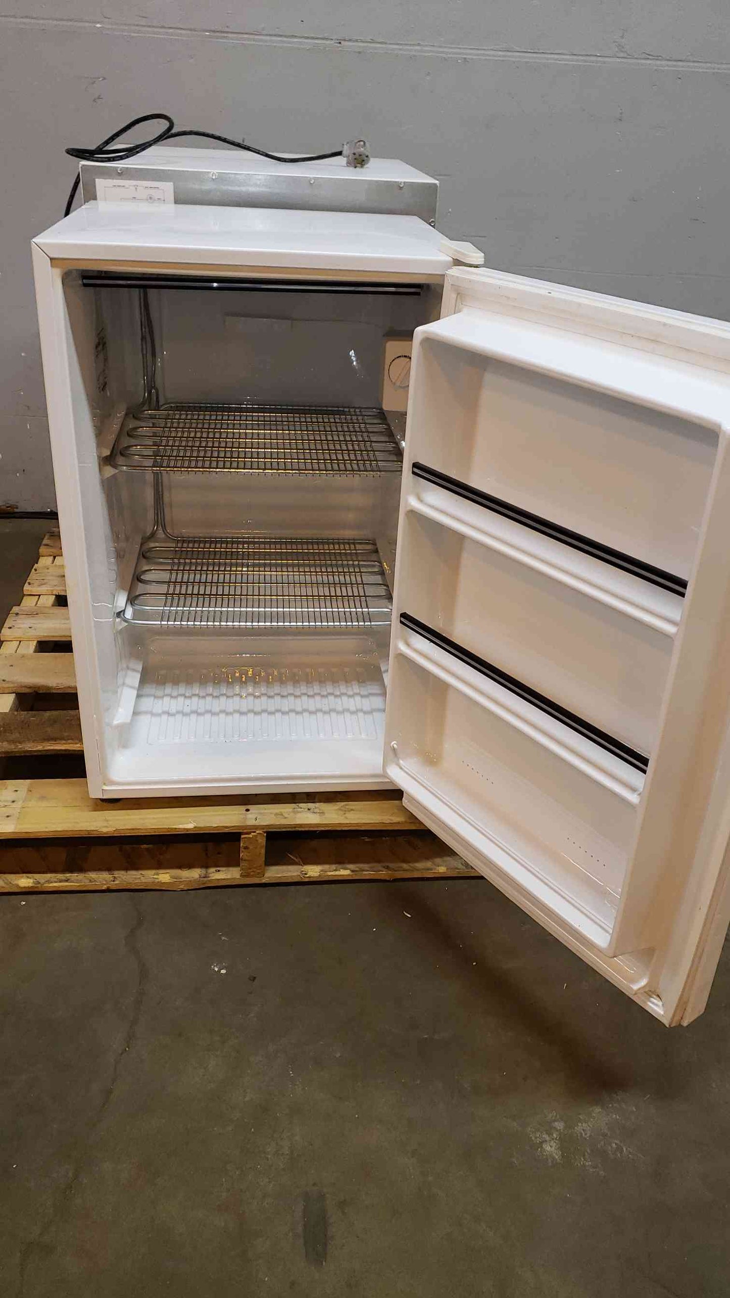 GS Lab Commercial Undercounter Freezer U2005GA14 (SKU: 4607AA)(4607AA)