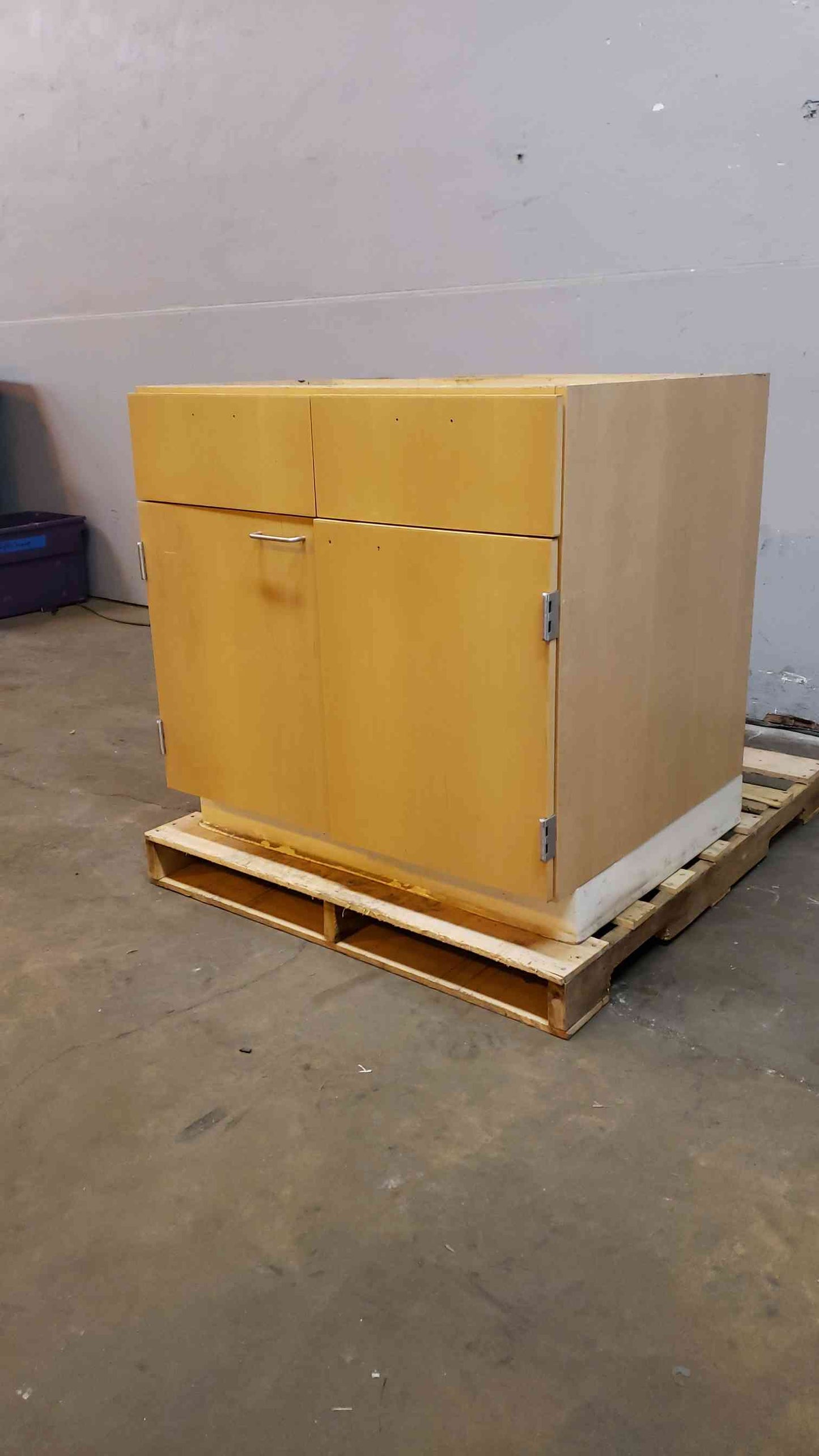 3' Jamestown Wooden Mixed Casework (SKU: 13972AA)(13972AA)