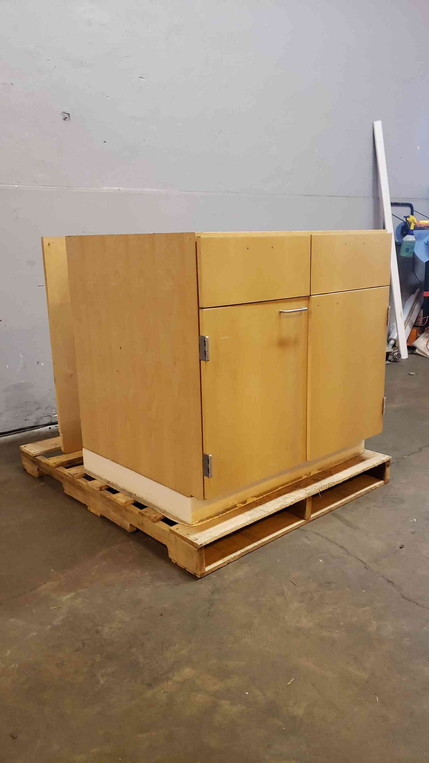 3' Jamestown Wooden Mixed Casework (SKU: 13972AA)(13972AA)