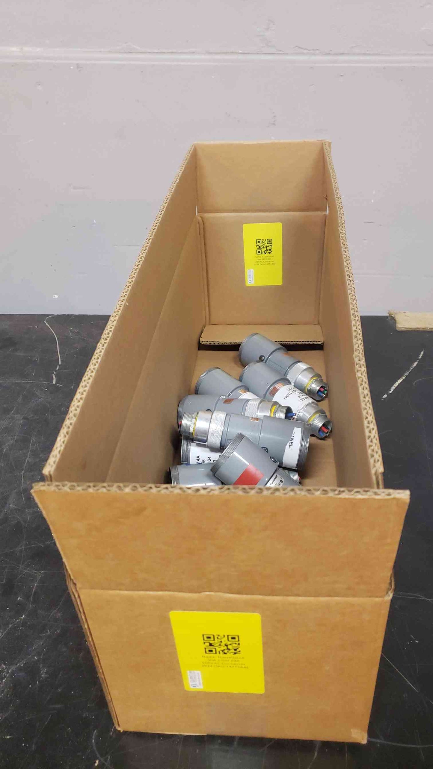 *Pickup Only* Russellstoll 30A 250V 20A 600VAC Connector 3934 (SKU:14472AA)(14472AA)