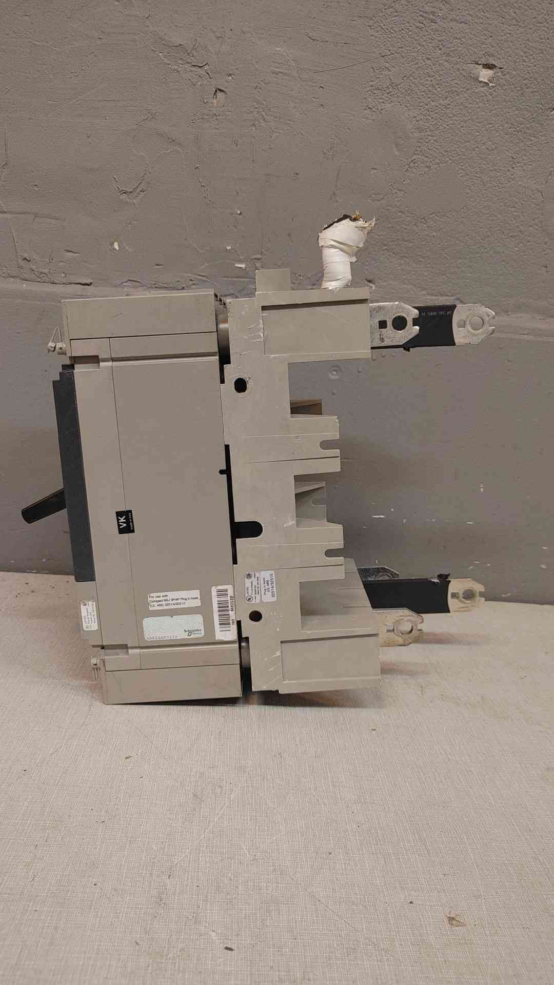 *Pickup Only* MERLIN GERIN NSJ400 N 400A Circuit Breaker (3615AA)(3615AA)