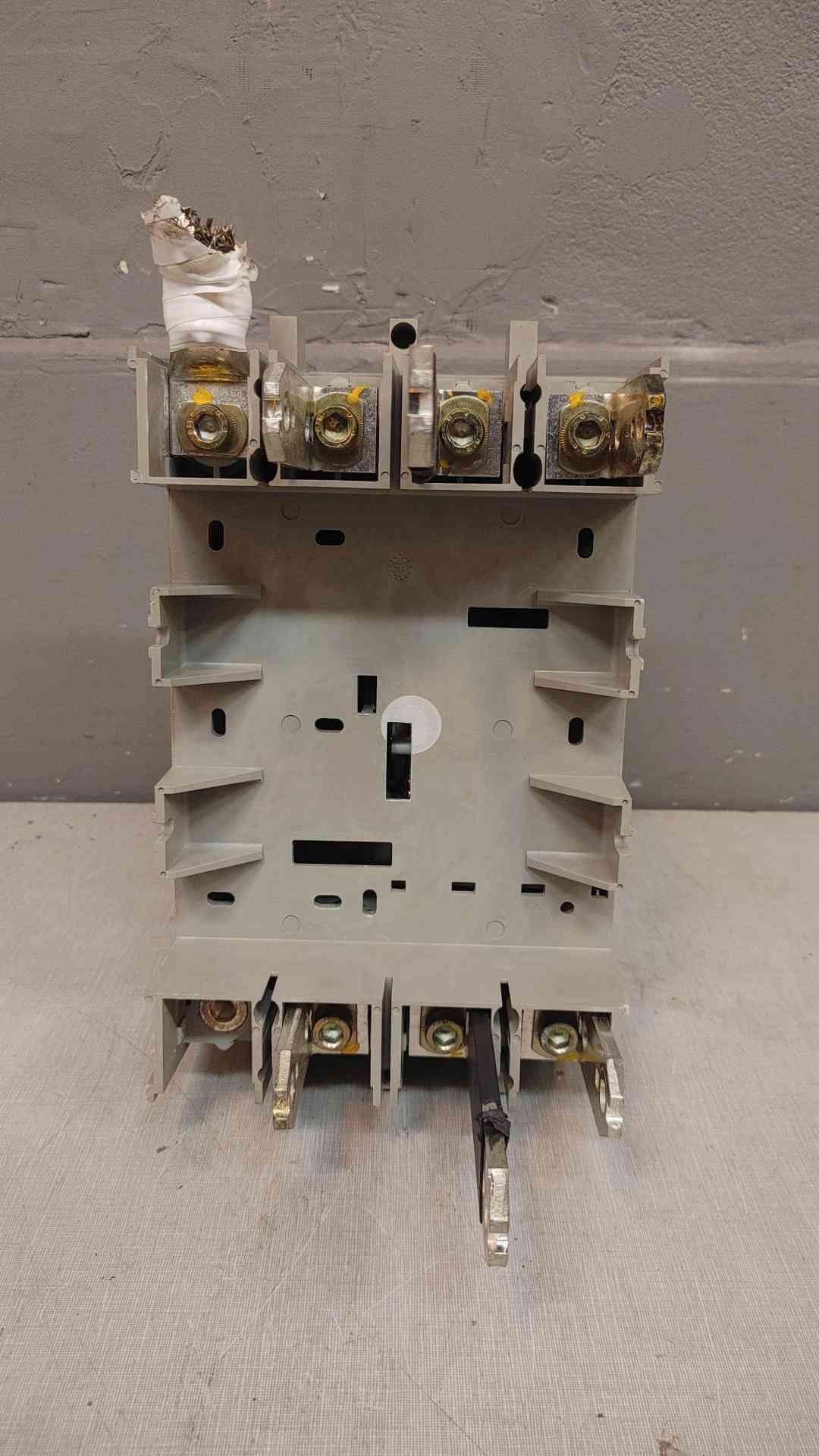 *Pickup Only* MERLIN GERIN NSJ400 N 400A Circuit Breaker (3615AA)(3615AA)