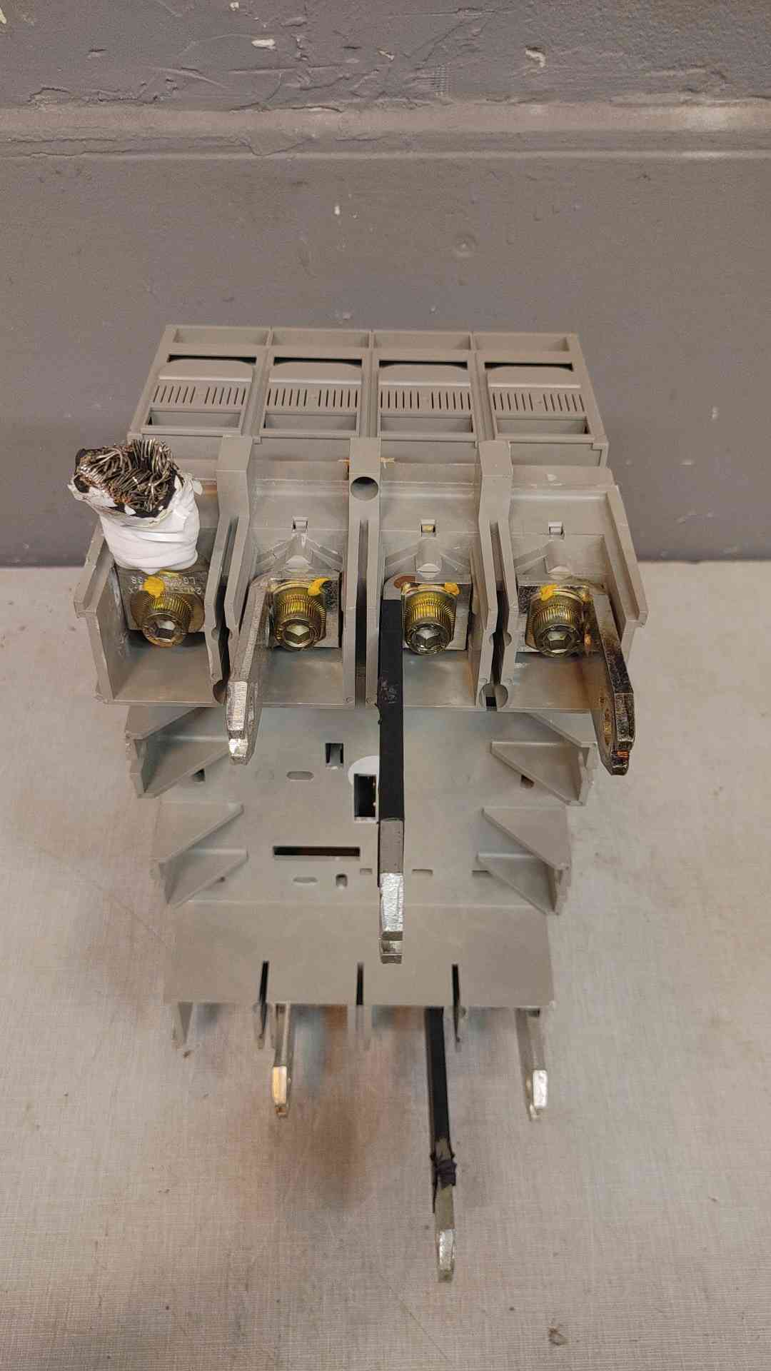 *Pickup Only* MERLIN GERIN NSJ400 N 400A Circuit Breaker (3615AA)(3615AA)