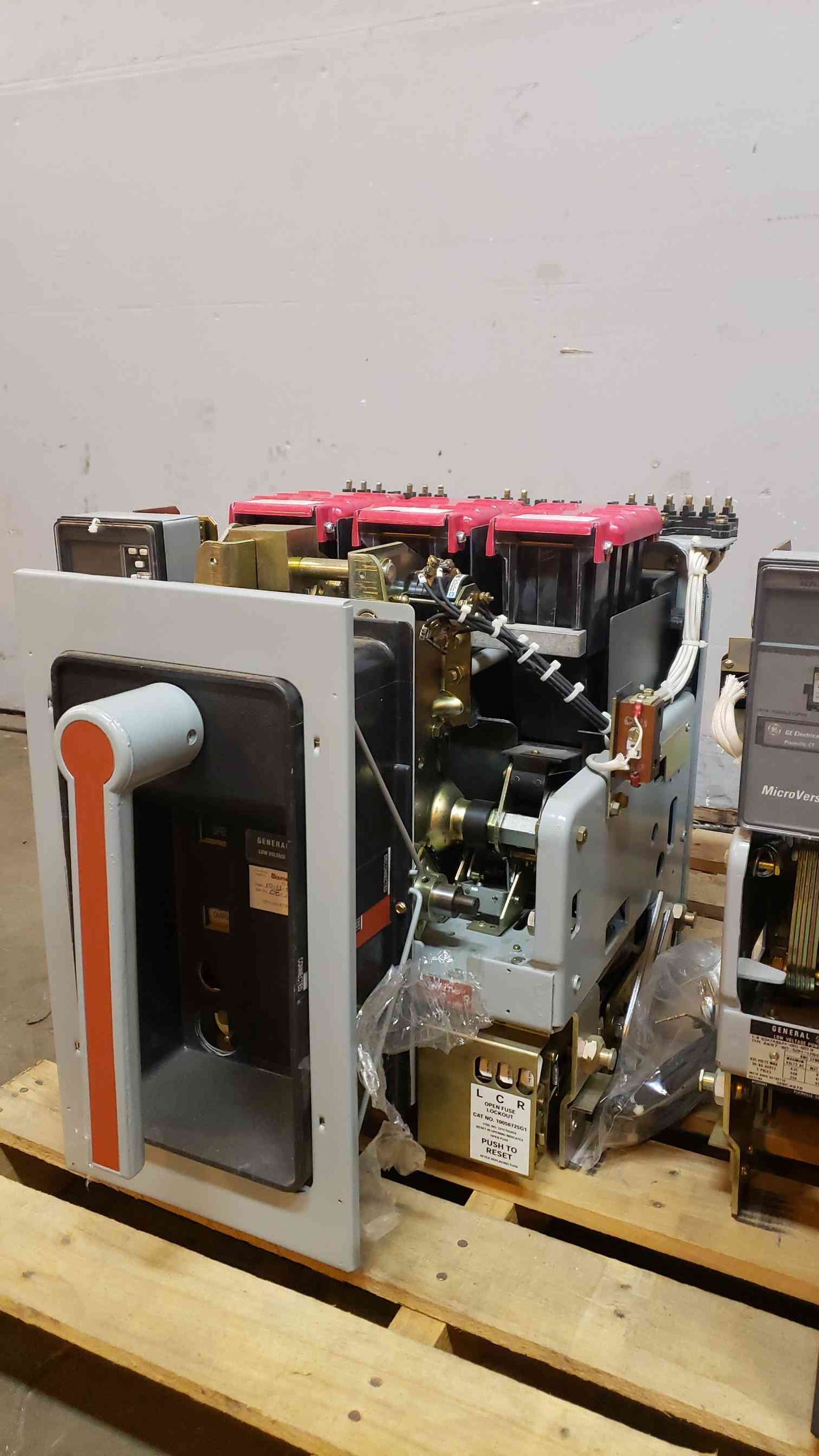 2000A GE AKR Low Voltage Power Circuit Breaker AKRT10D50H 1200A A220LSIGM MicroVersaTrip PM (SKU:14487AA)Over 1000A(14487AA)