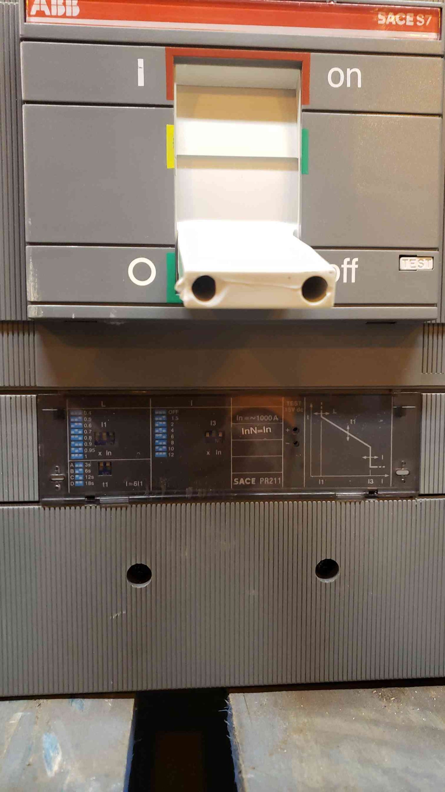 1000A S7H ABB M1438 4 Pole Unit 600VAC SACE PR211 (SKU:14495AA)(14495AA)