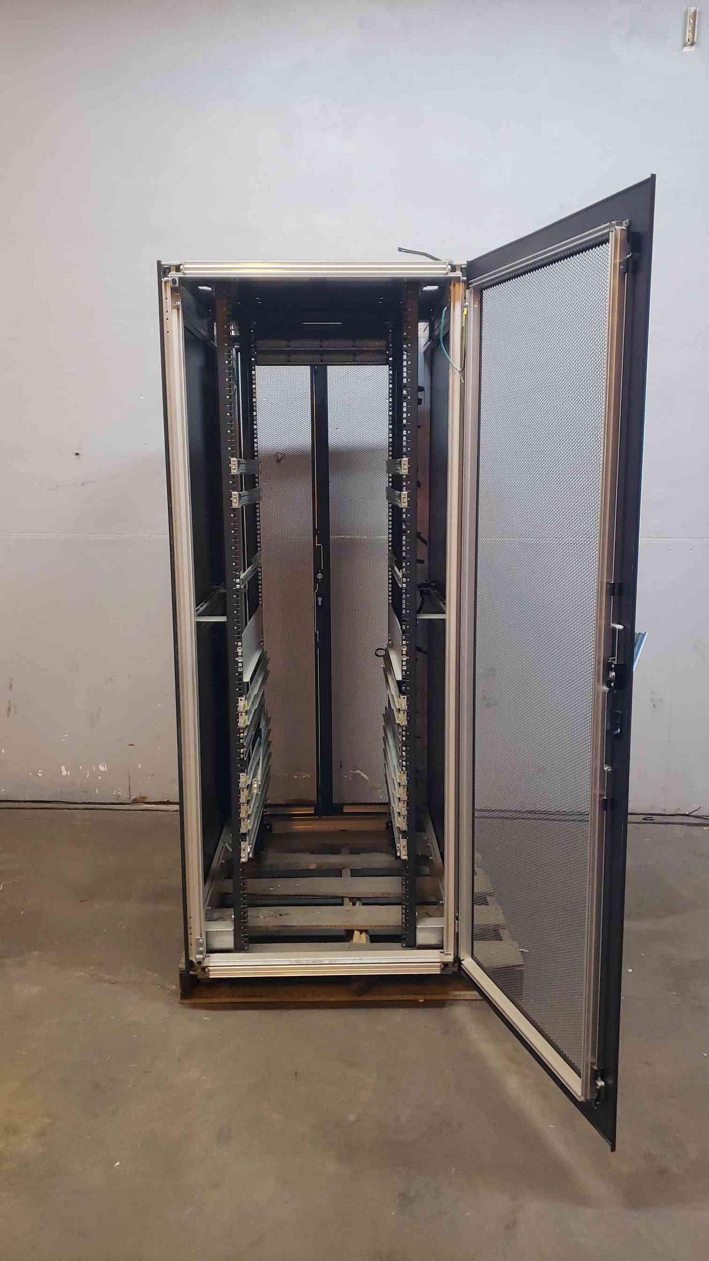 Emerson Extra Wide Server Cabinet Rack 49x32x79 Fully Enclosed (SKU: S6LLST11084)