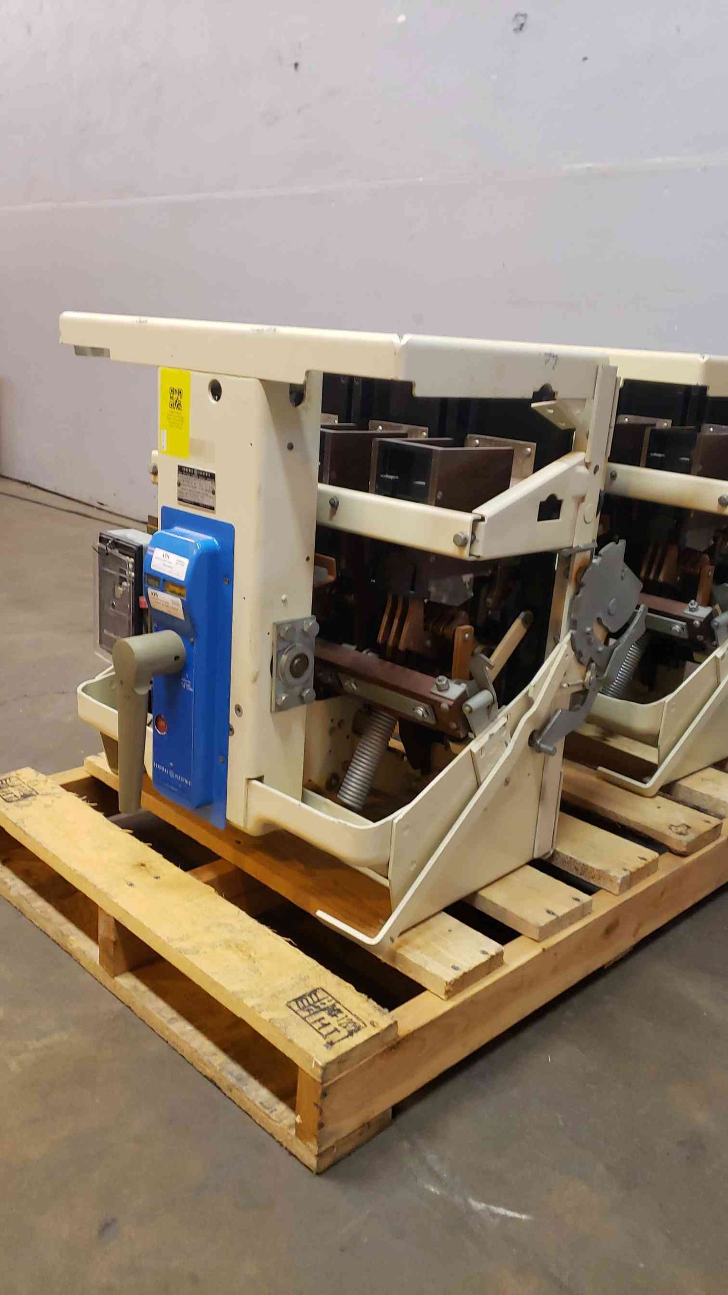 General Electric Low Voltage Power Circuit Breaker 156A5045207TW(14987AA)