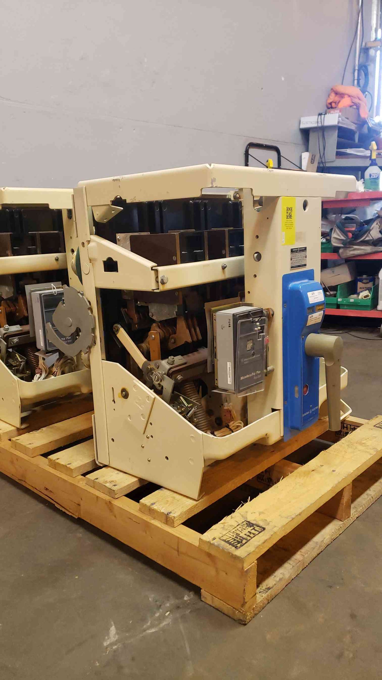 General Electric Low Voltage Power Circuit Breaker 156A5045207TW(14987AA)
