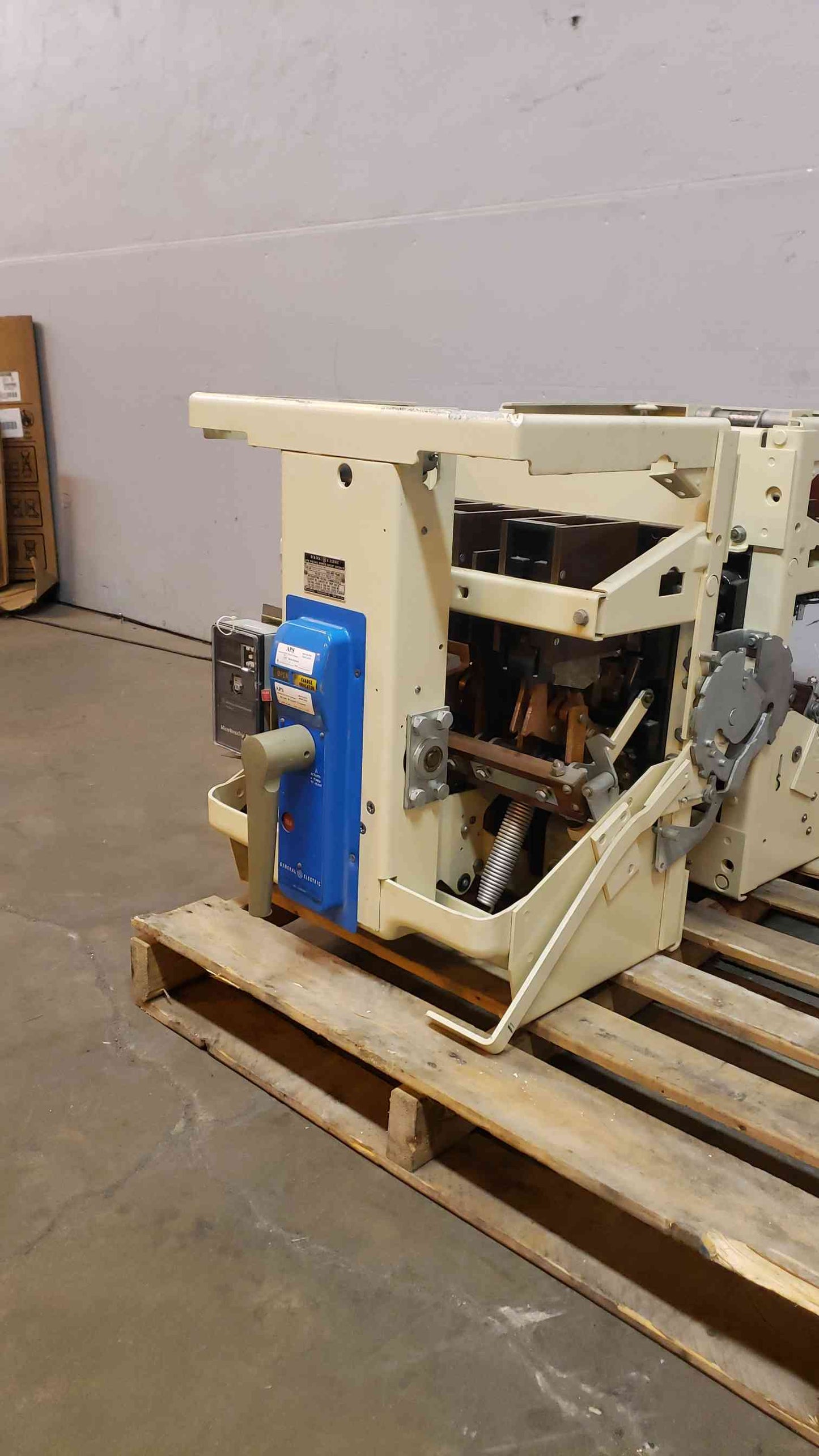 1600A GE Low Voltage Power Circuit Breaker 600V AK2502 (SKU:14990AA)(14990AA)
