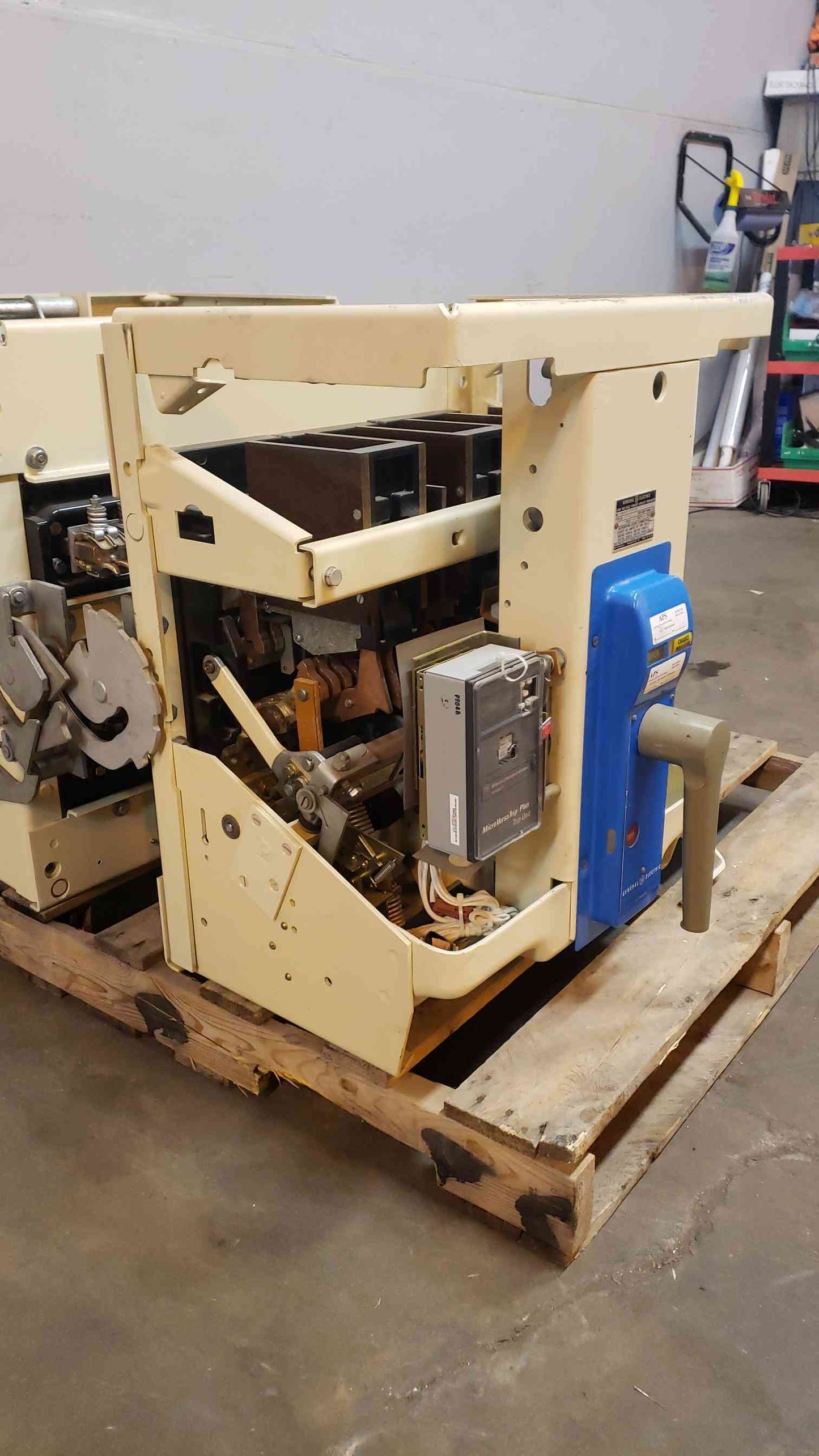 1600A GE Low Voltage Power Circuit Breaker 600V AK2502 (SKU:14990AA)(14990AA)