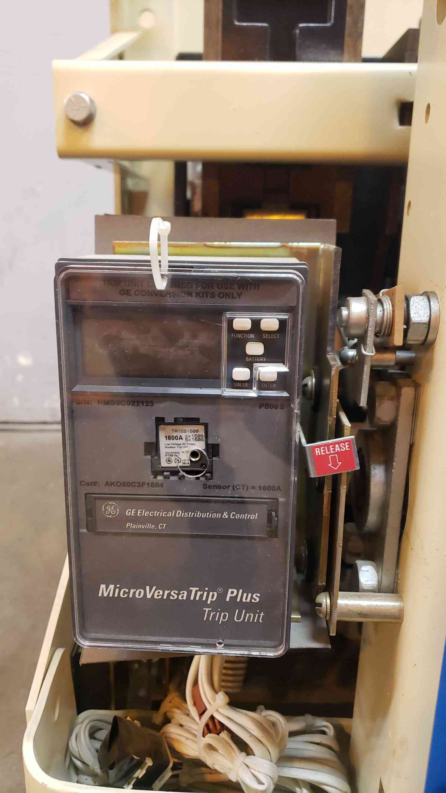 1600A GE Low Voltage Power Circuit Breaker 600V AK2502 (SKU:14990AA)(14990AA)