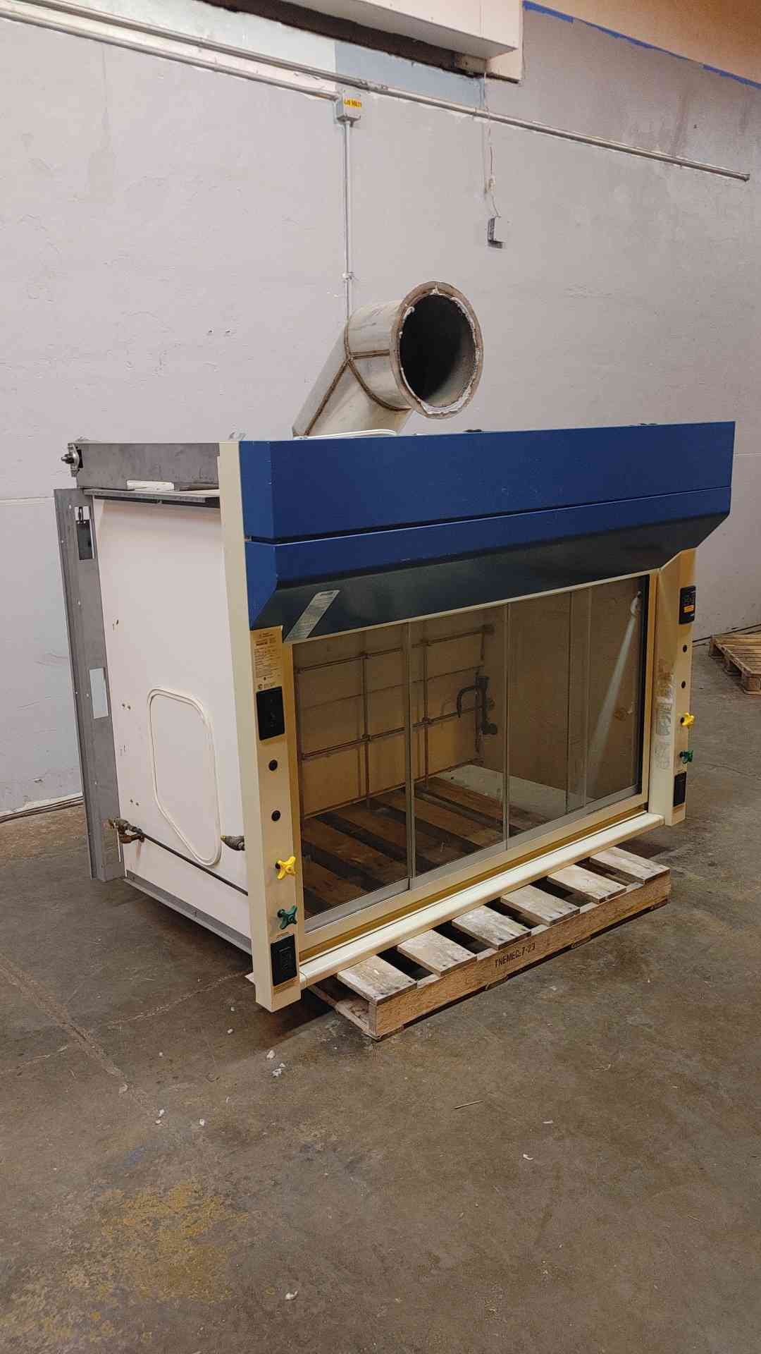 Mott Dual Sash Fume Hood 125V 1PH 20A 60HZ 7471050 Chemical Hood (SKU:101633)(101633)