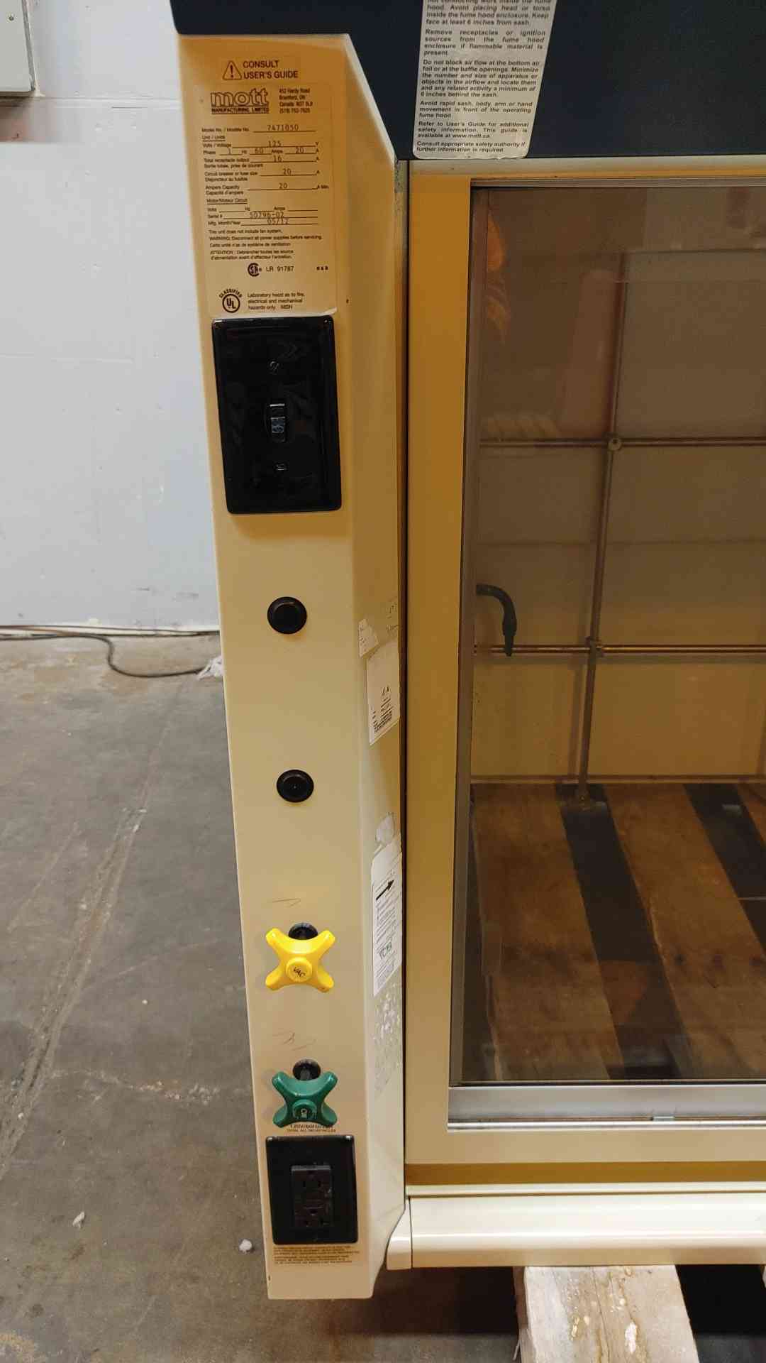 Mott Dual Sash Fume Hood 125V 1PH 20A 60HZ 7471050 Chemical Hood (SKU:101633)(101633)