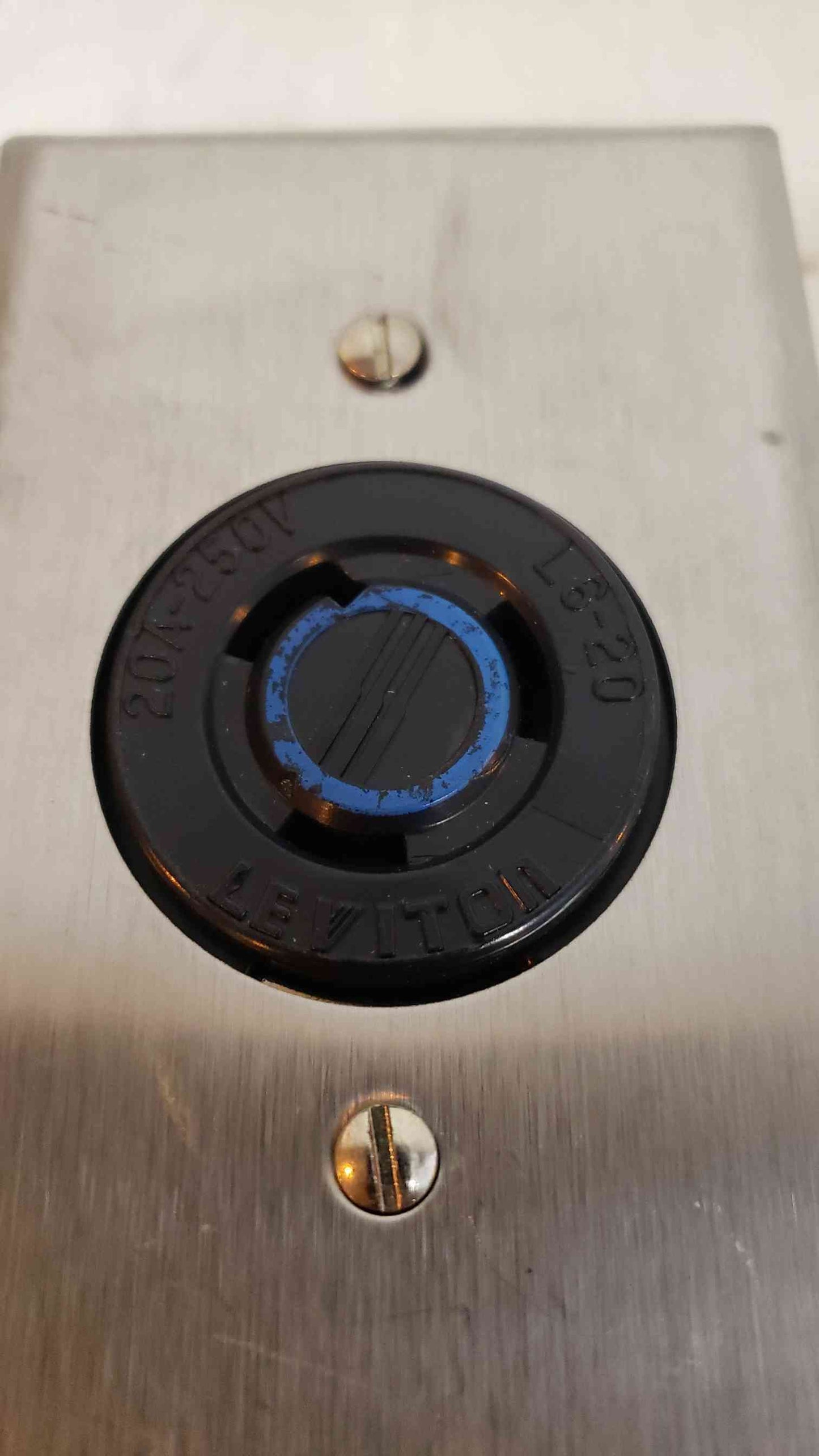 *Pickup Only* Lot of 18 Leviton 20A 250V Plug-In Port L6-20R(103277)