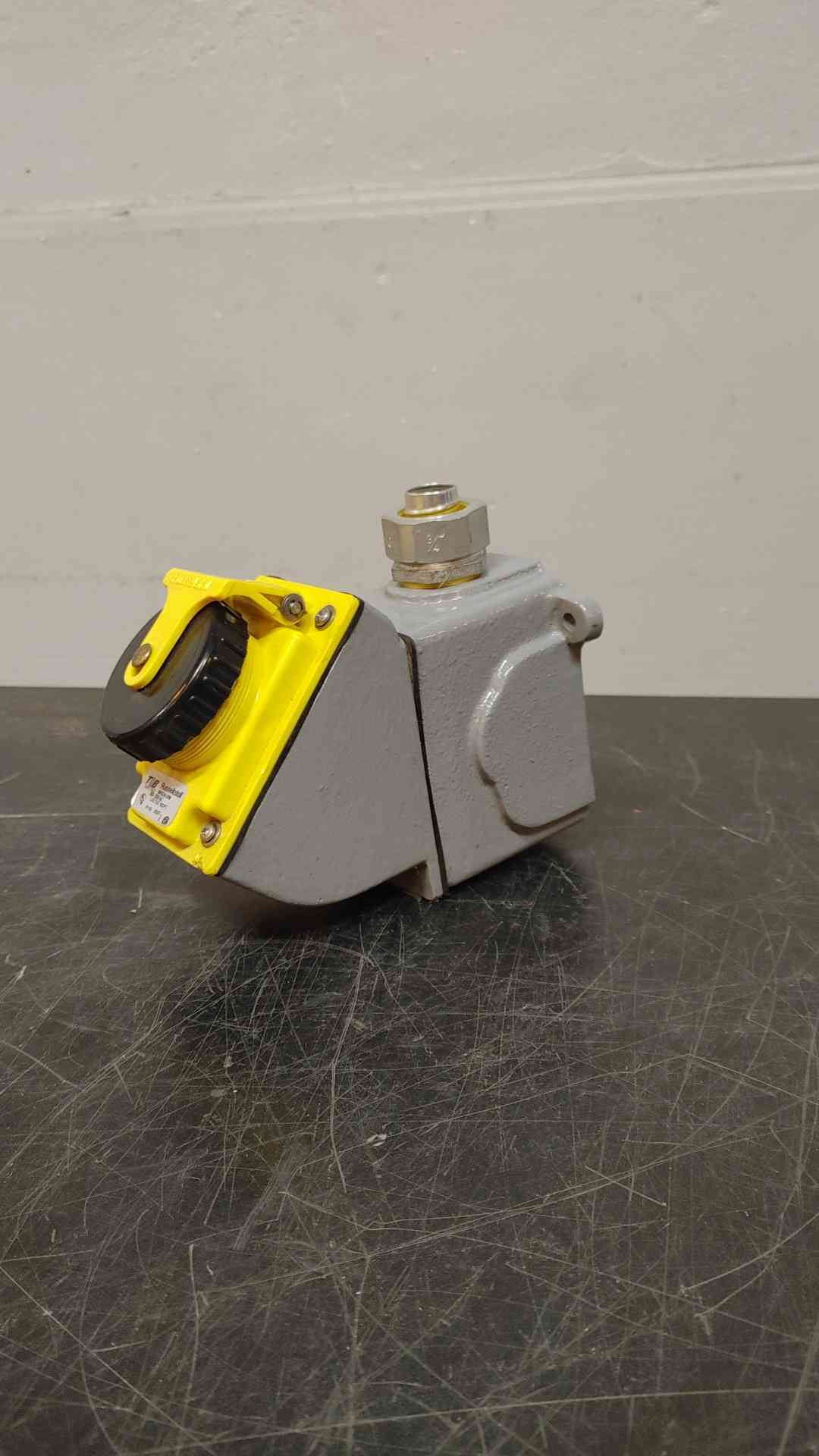 *Pickup Only* Lot of 4 Russellstoll Plug Receptacle 50A 250VAC 9R53U2W(103344)