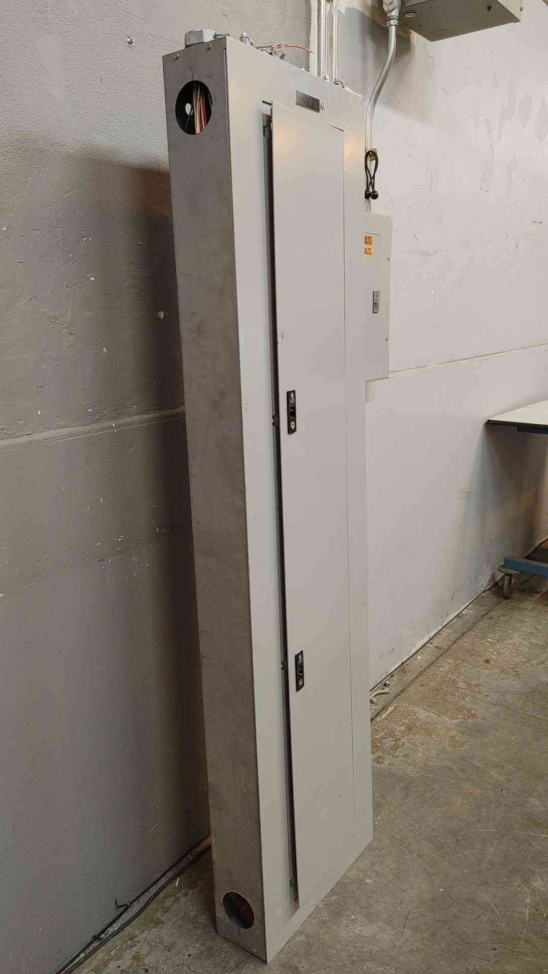 400A GE A Series Breaker Panelboard 208Y/120V 3PH 4 Wire AXB4P3(103442)