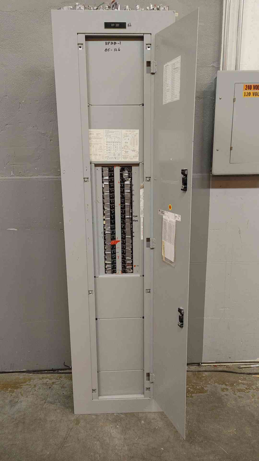 400A GE A Series Breaker Panelboard 208Y/120V 3PH 4 Wire AXB4P3(103442)