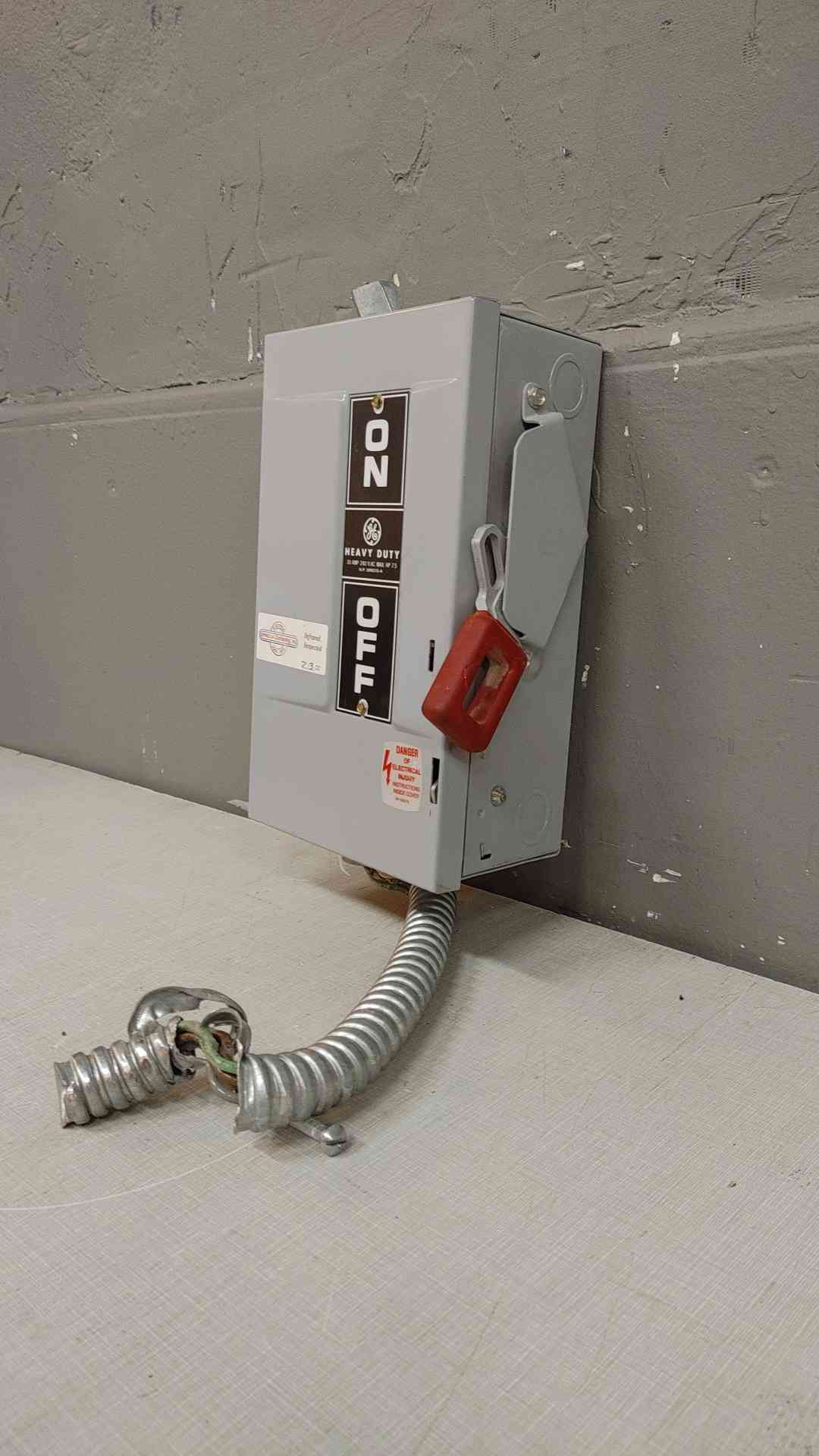General Electric Safety Switch 30A 240VAC 250VDC 3PH AN791862(103489)