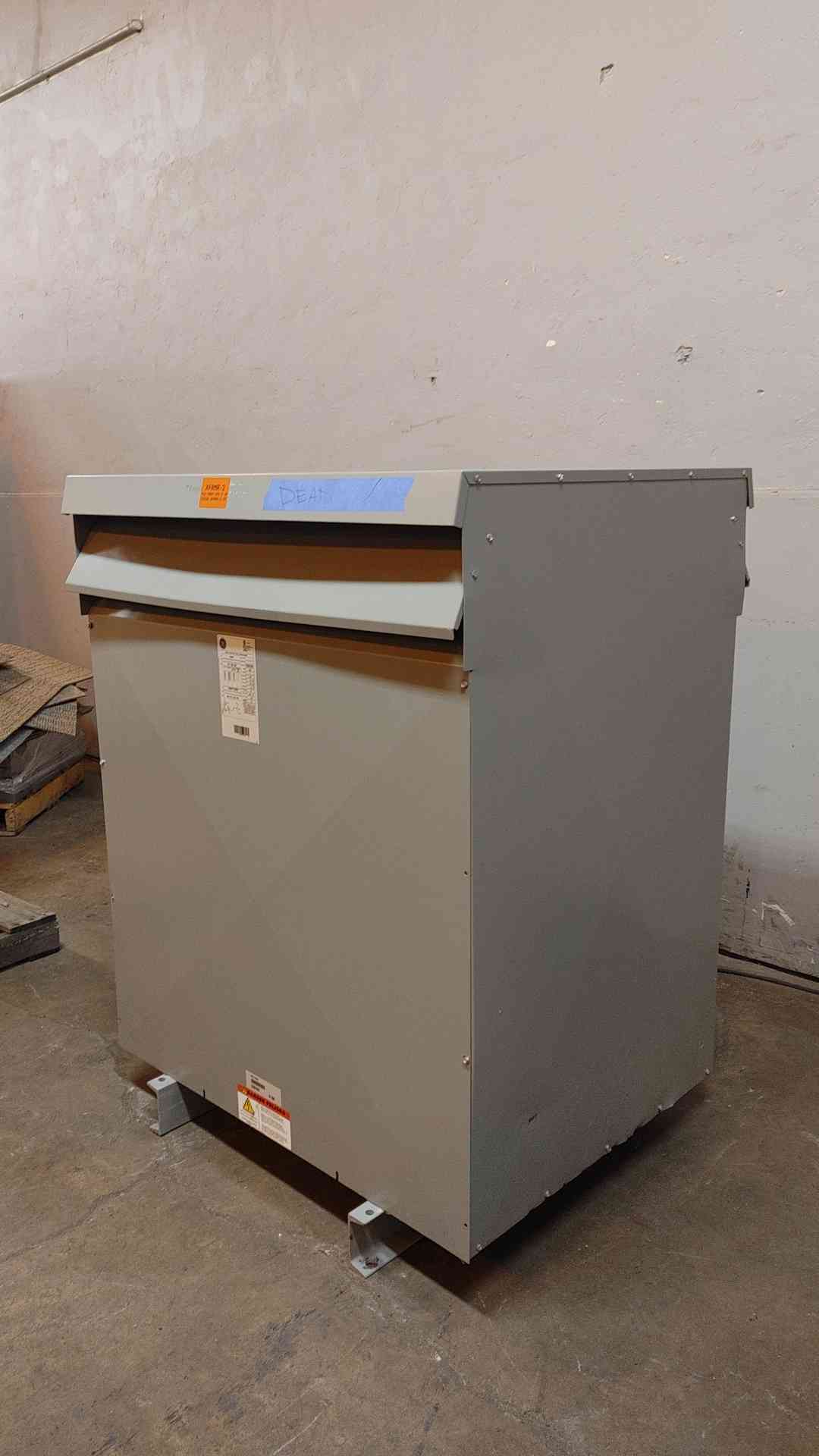 225KVA GE 480V x 208/120v 3Ph  Dry Type Transformer