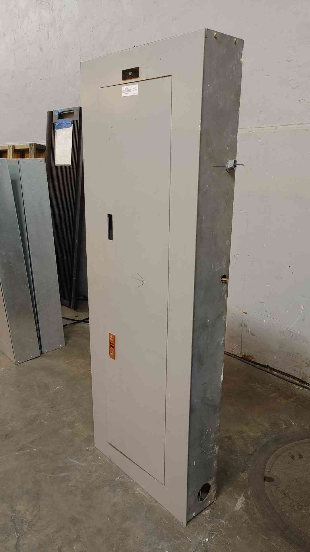 GE 225A 208Y/120V 3PH 4 Wire AXB4 Breaker Panelboard w/ Main(103582)